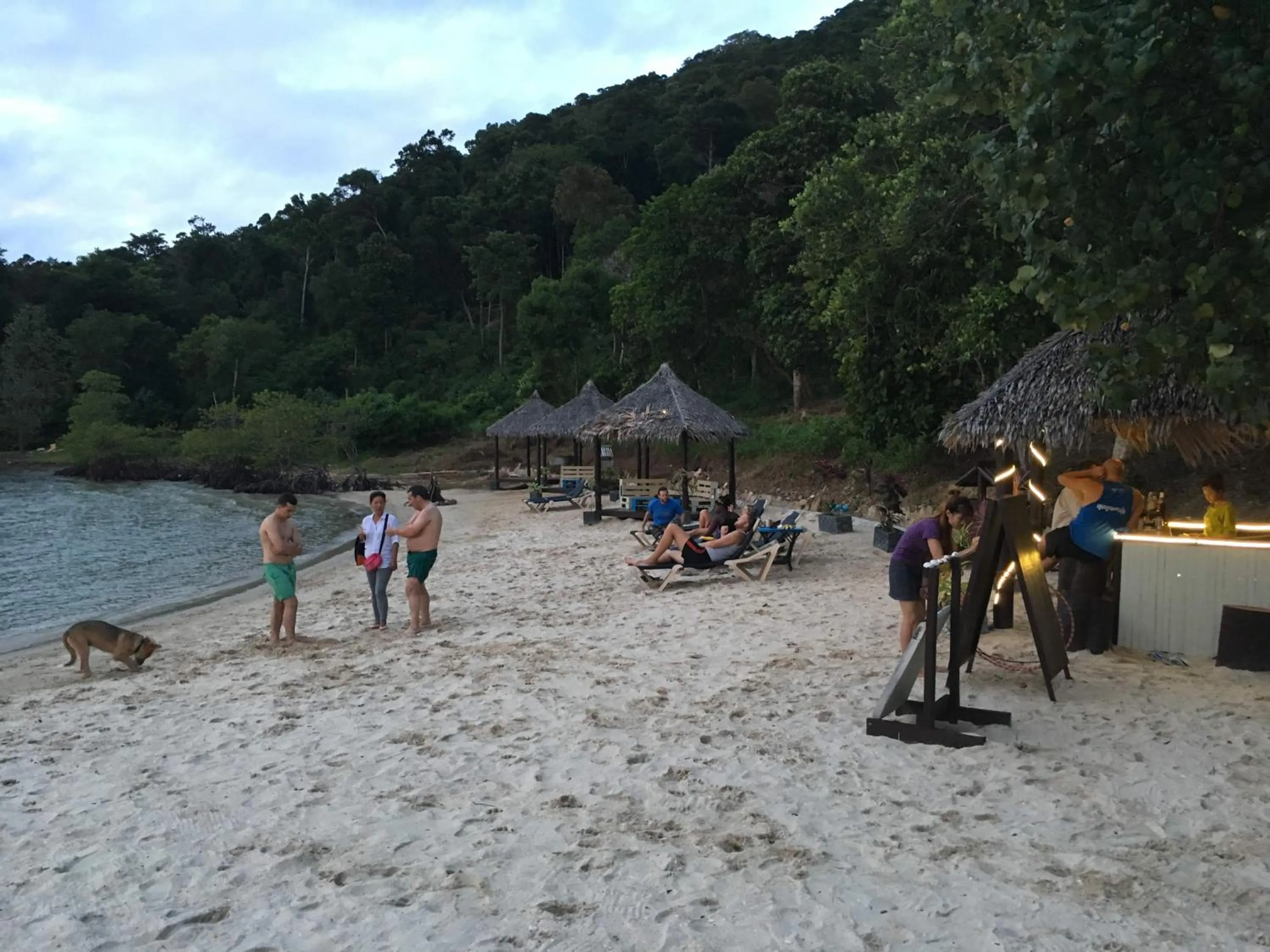 Restaurant/places to eat in Samloem Laguna Resort