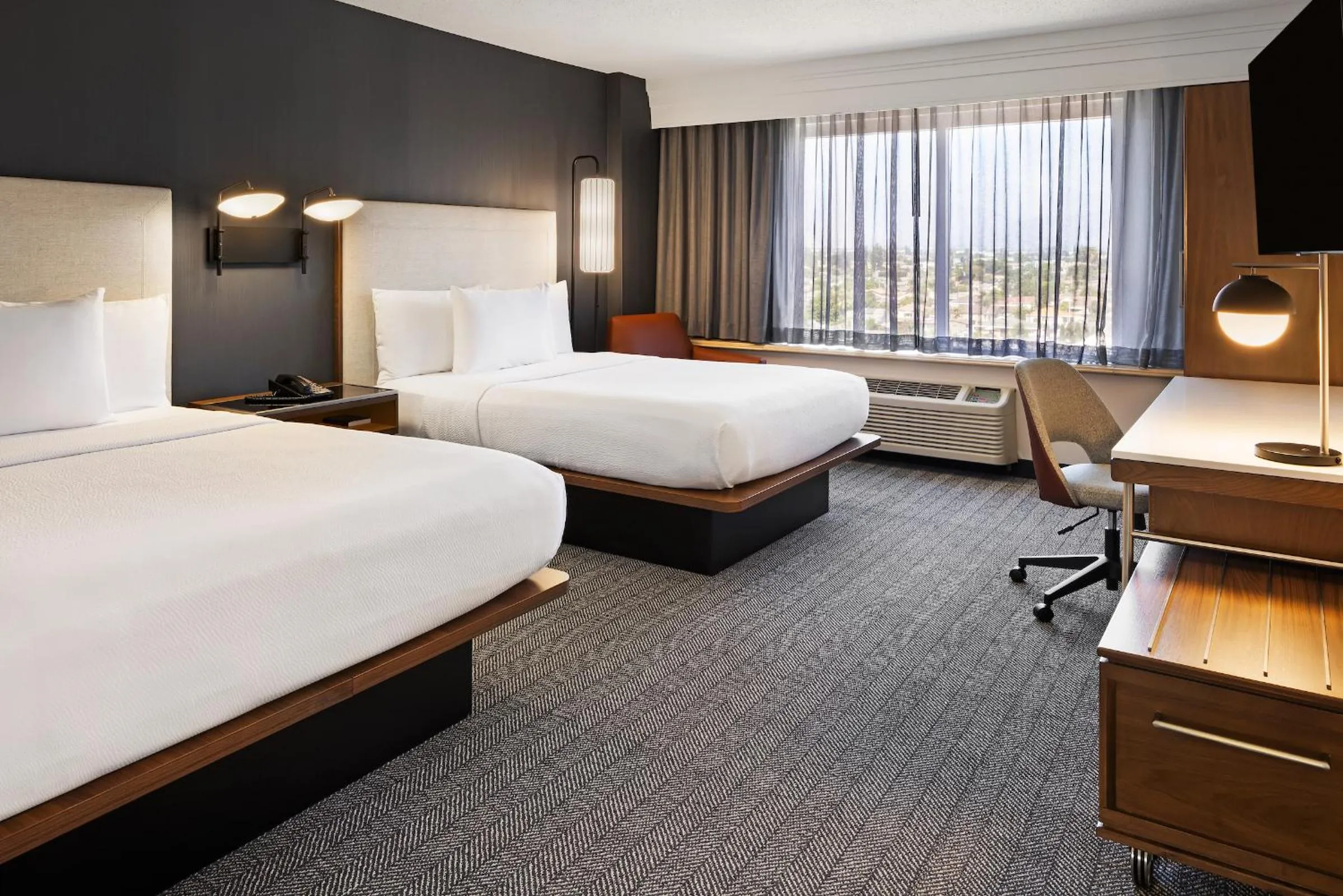 Guests, Bed in Courtyard by Marriott Baldwin Park