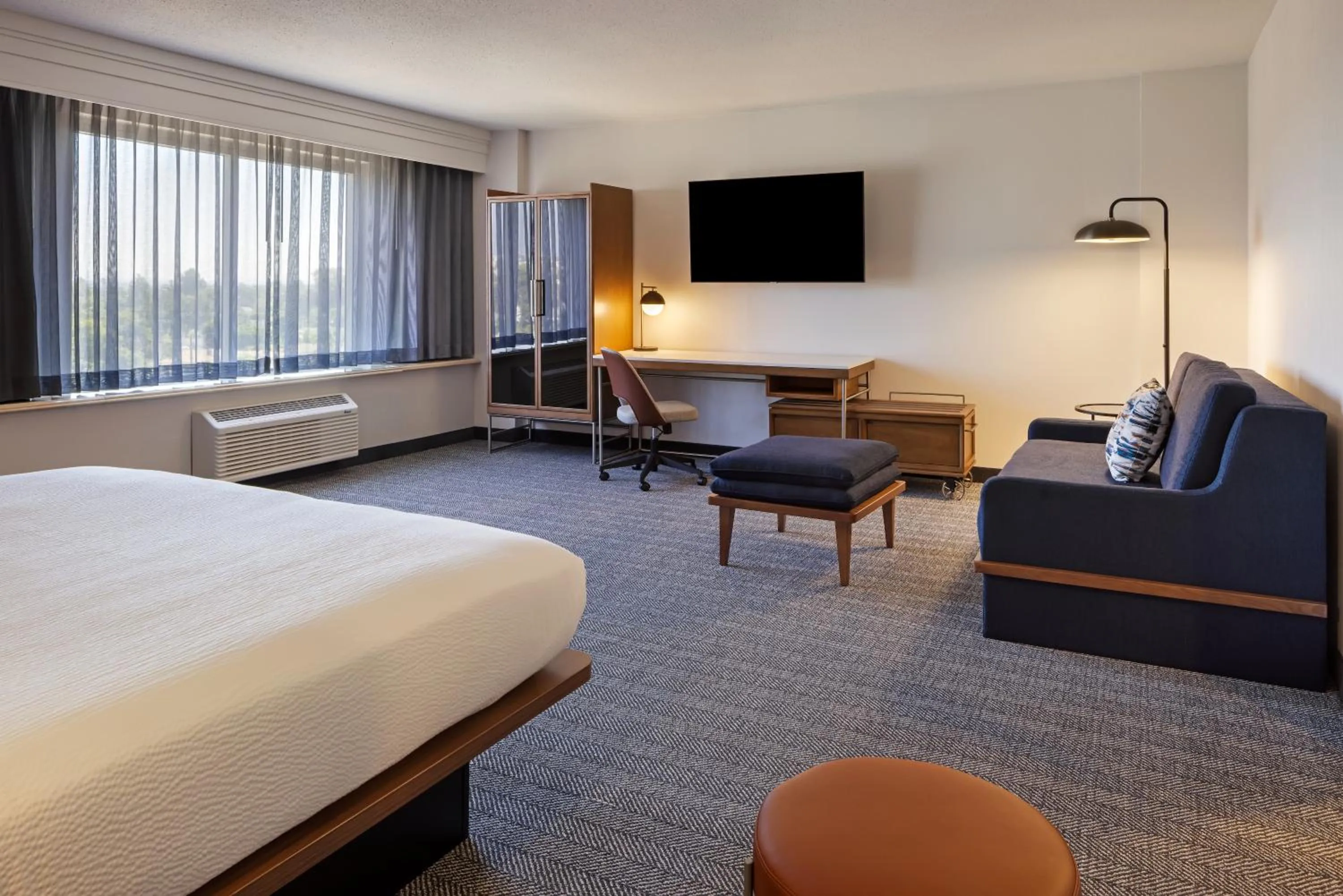 Guests, Bed in Courtyard by Marriott Baldwin Park