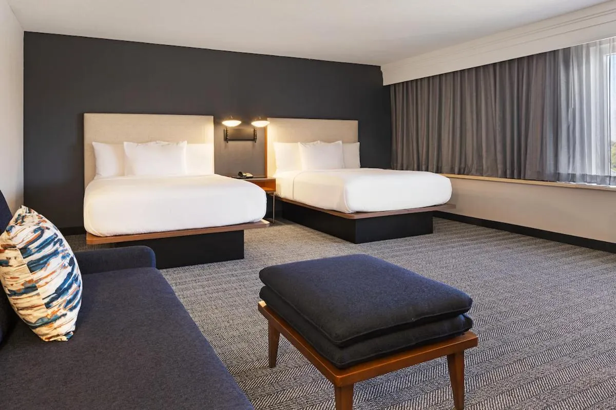 Bedroom, Bed in Courtyard by Marriott Baldwin Park