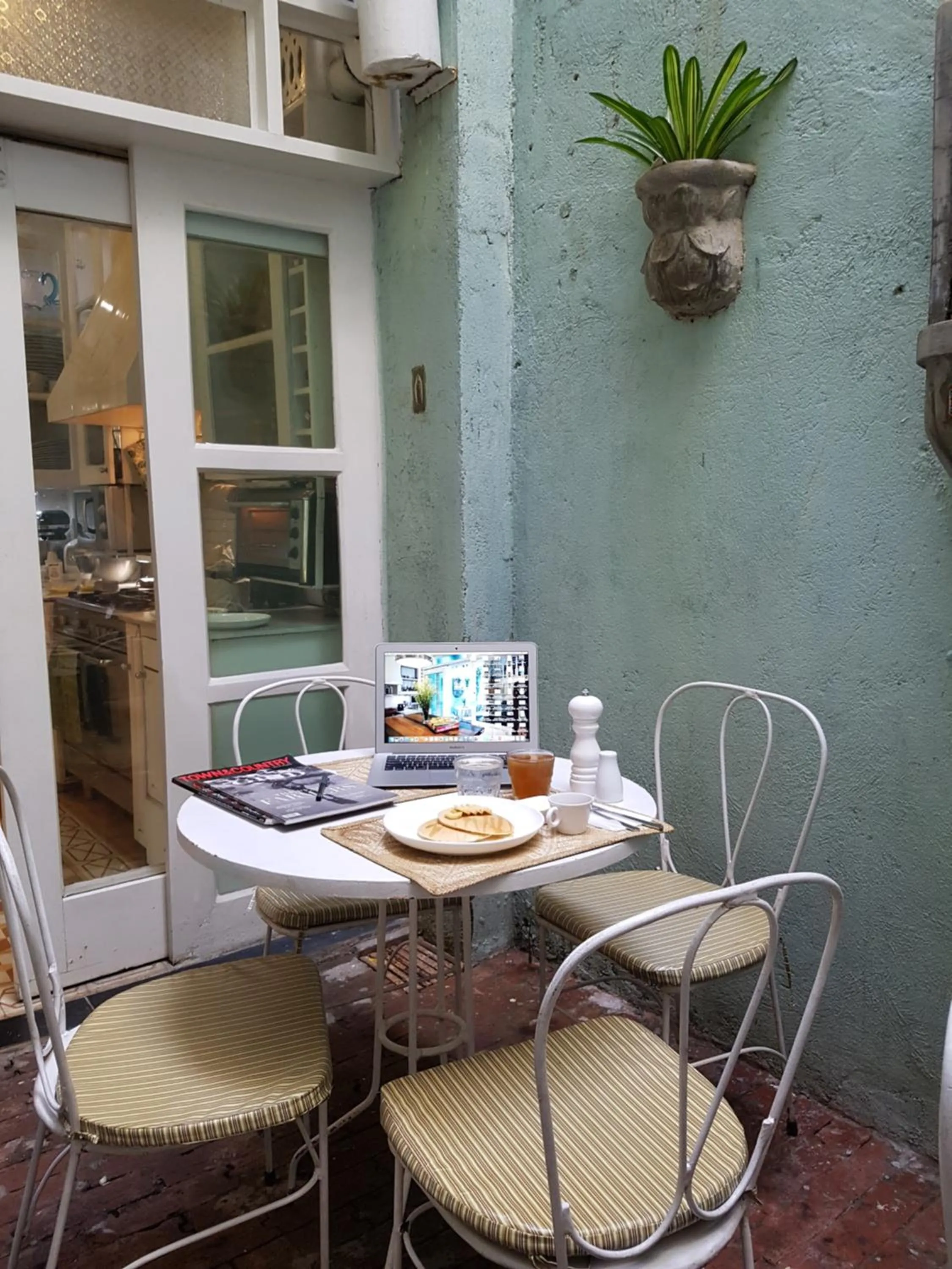 Breakfast in Charming La Casita Mercedes, 5Br and 5TB for Family and Friends Staycation- Read Listing Info