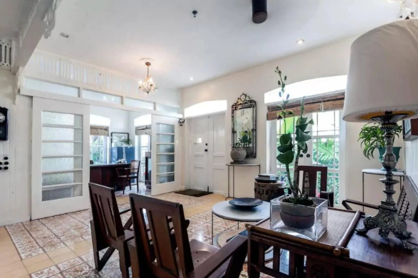 Charming La Casita Mercedes, 5Br and 5TB for Family and Friends Staycation- Read Listing Info