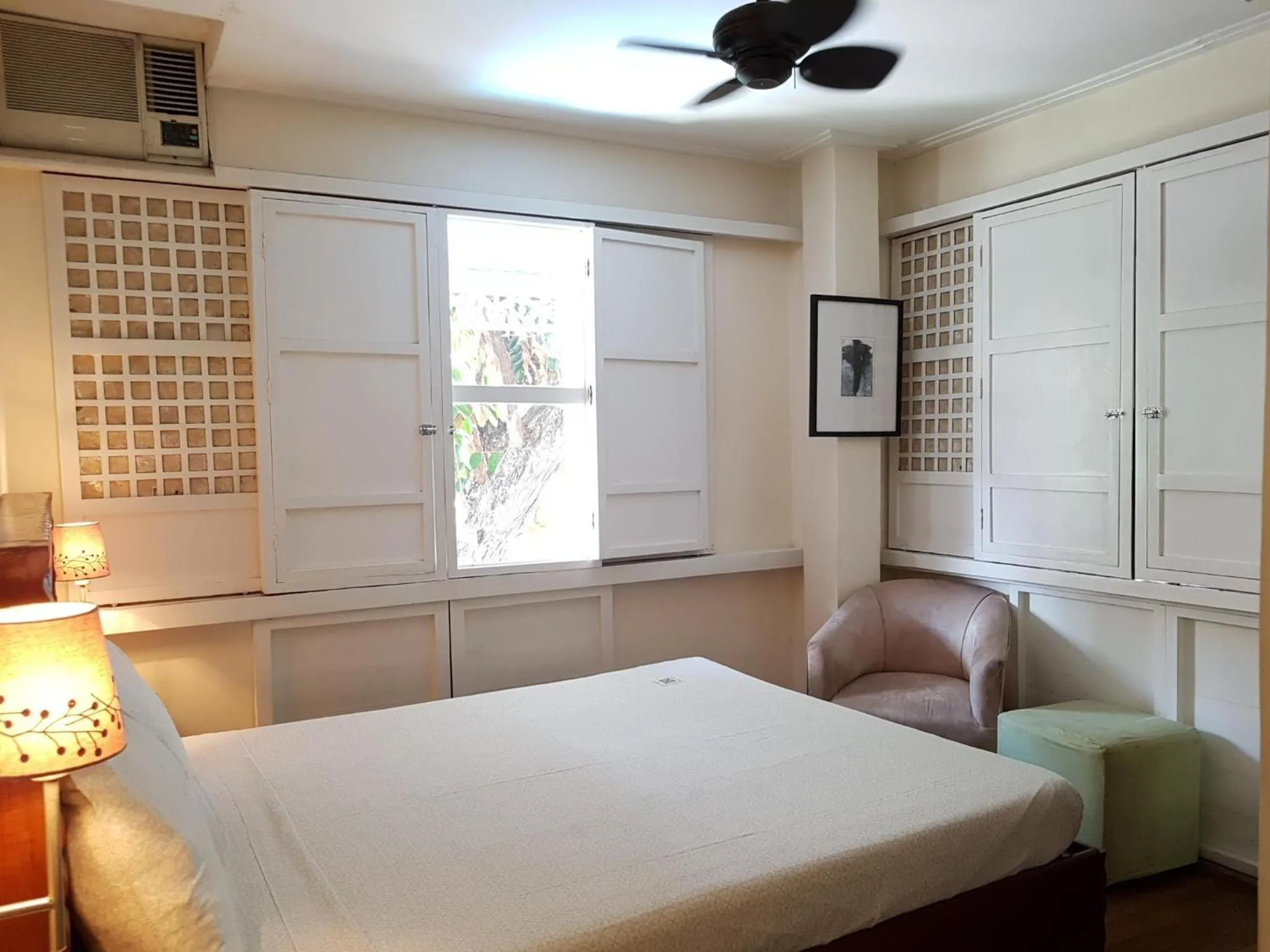 Bed in Charming La Casita Mercedes, 5Br and 5TB for Family and Friends Staycation- Read Listing Info