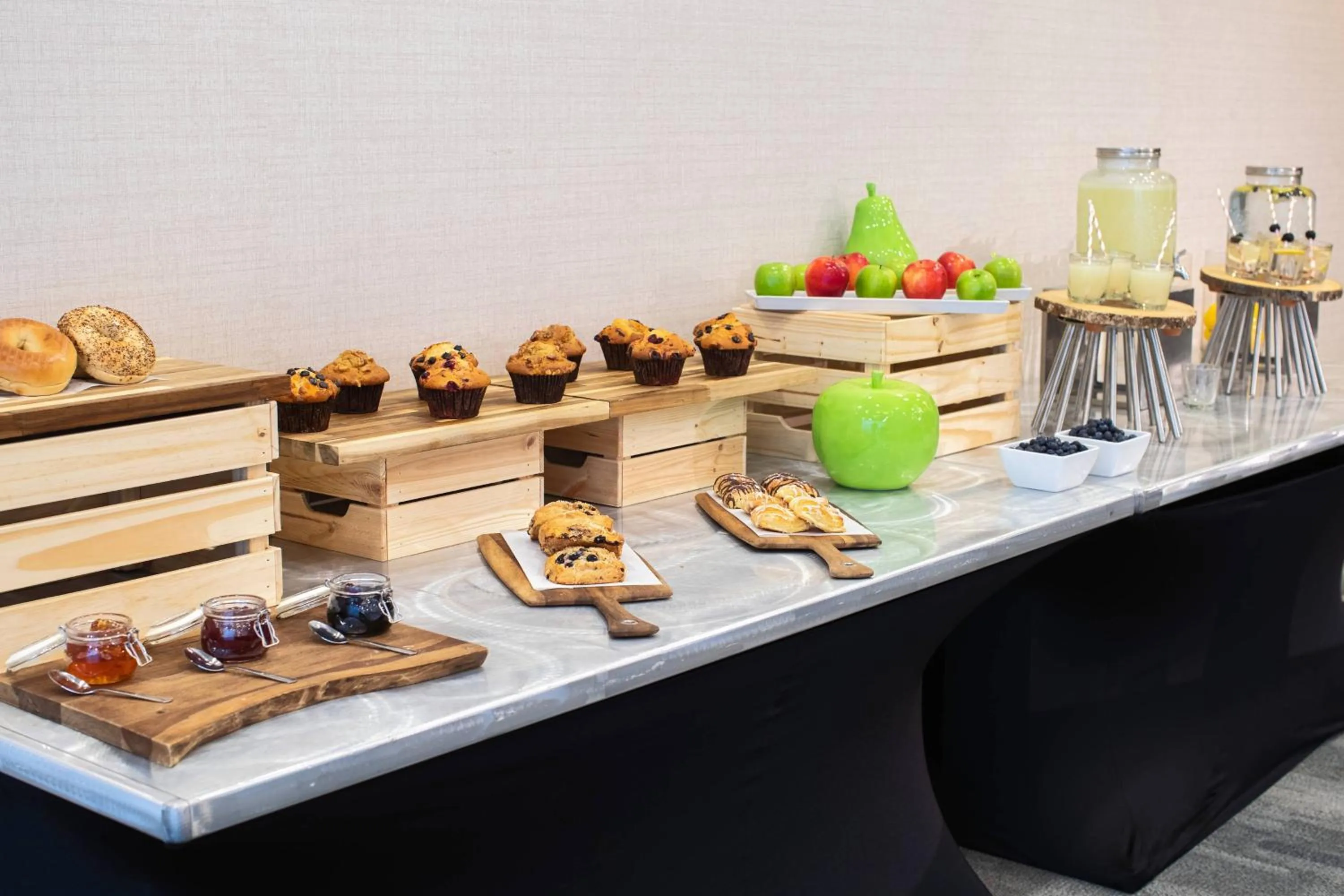 Breakfast in Courtyard Washington, DC/U.S. Capitol