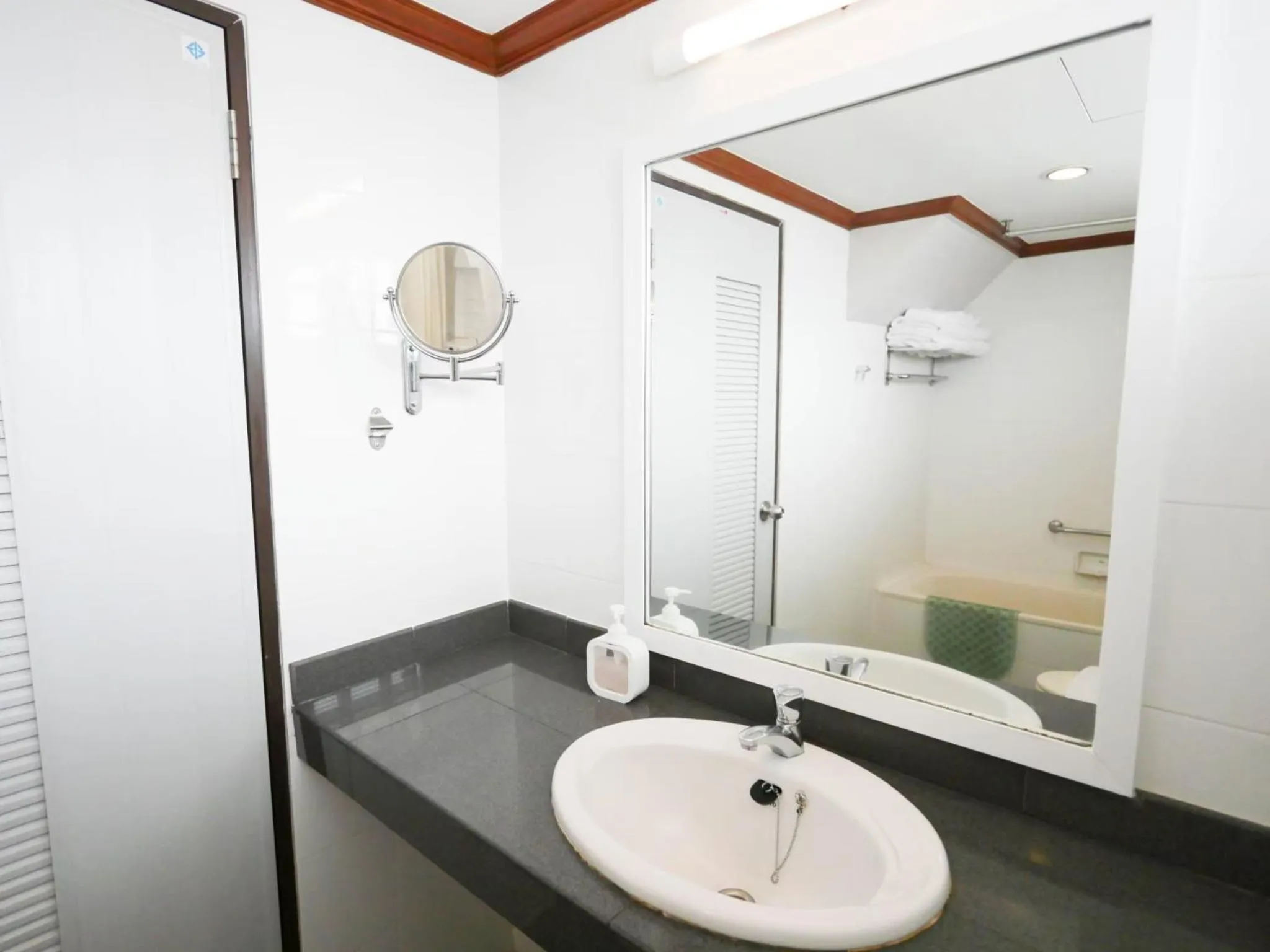 Bathroom in Sakol Hotel