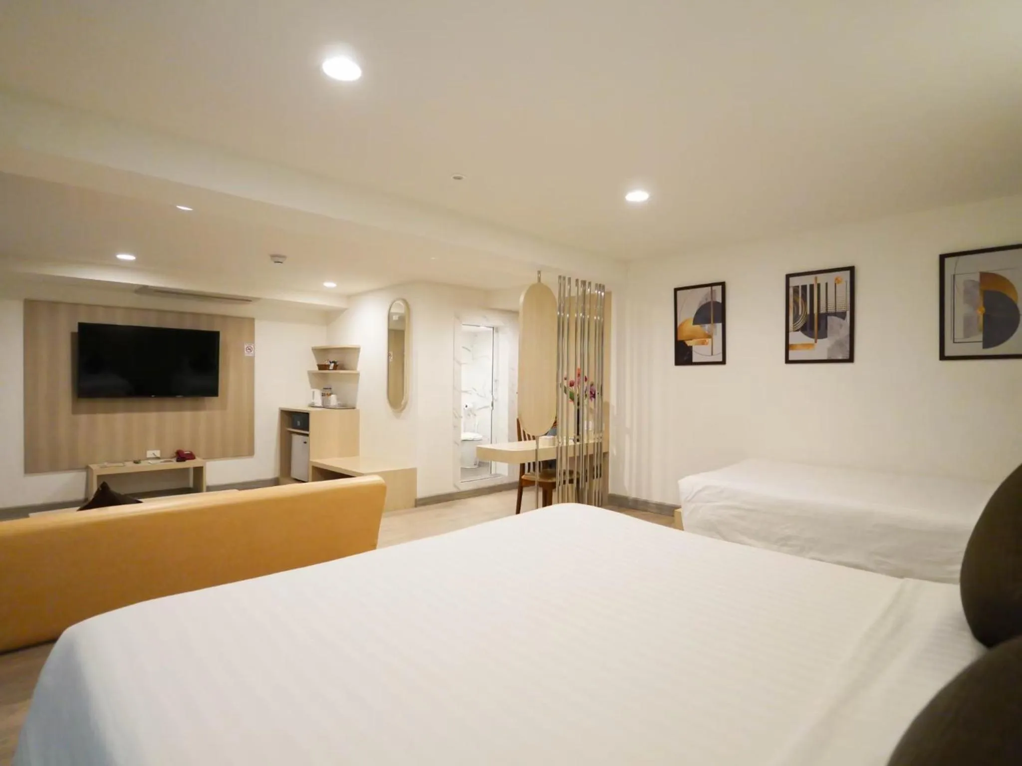 TV and multimedia in Sakol Hotel