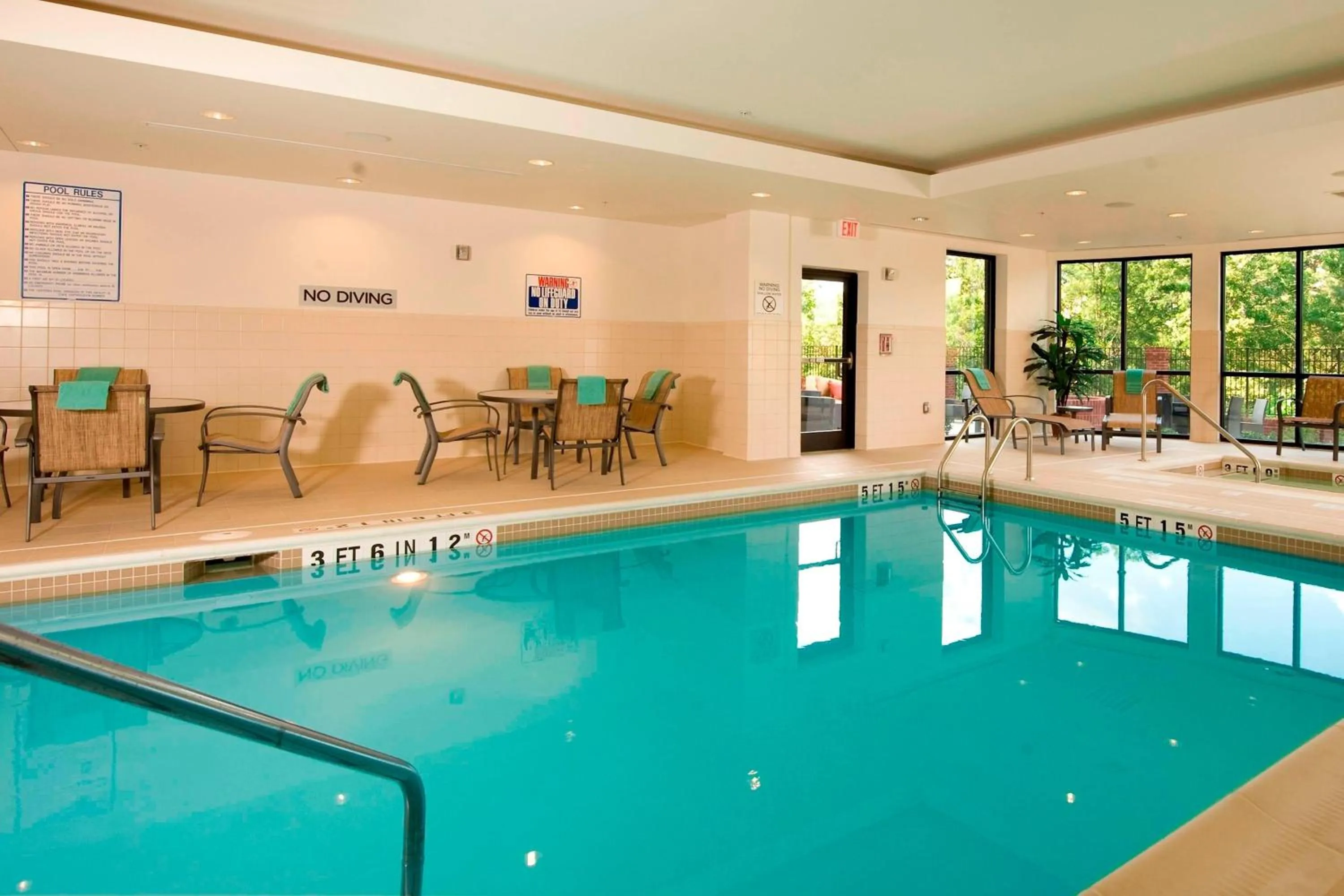 Swimming pool in Courtyard by Marriott Atlanta Buford Mall of Georgia