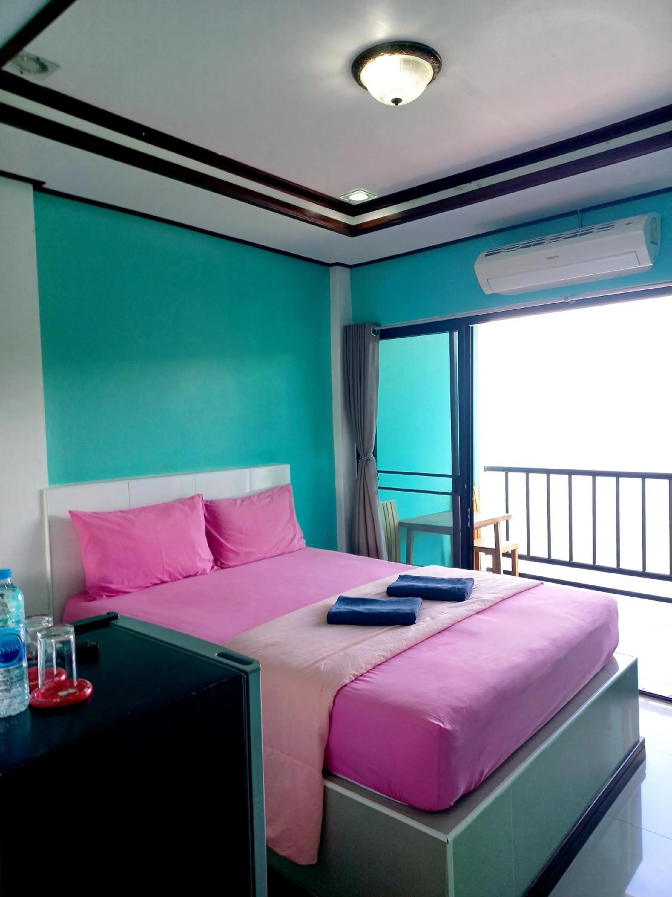 Bed in Ocean View Resort - Koh Sichang