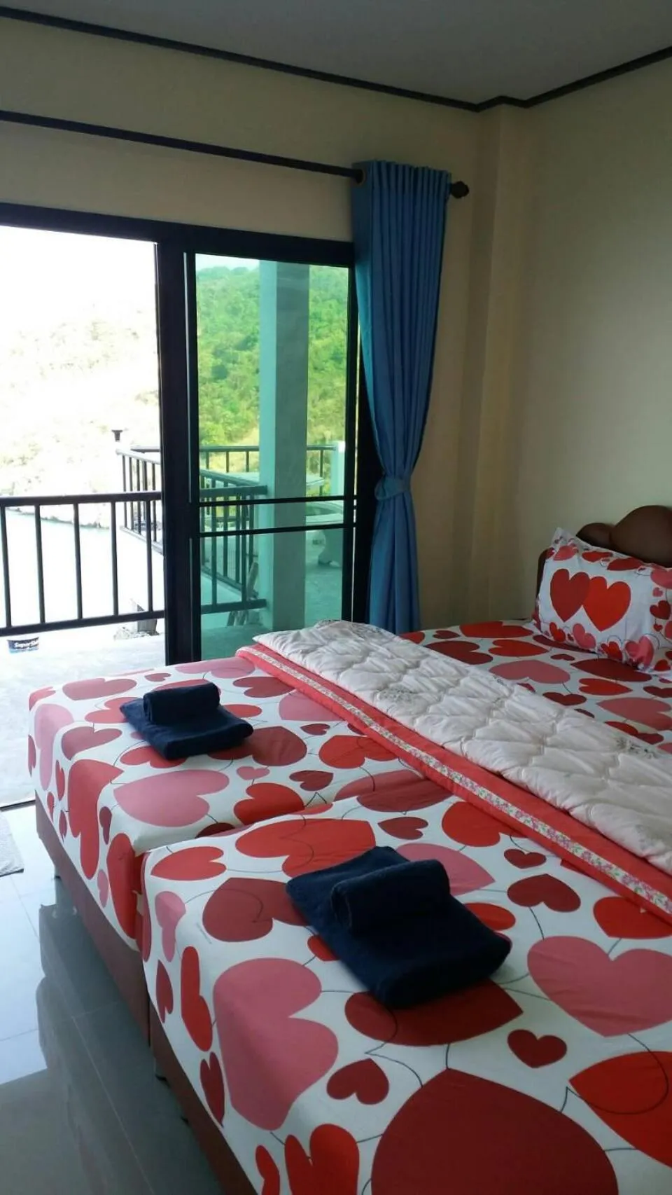 Bed in Ocean View Resort - Koh Sichang