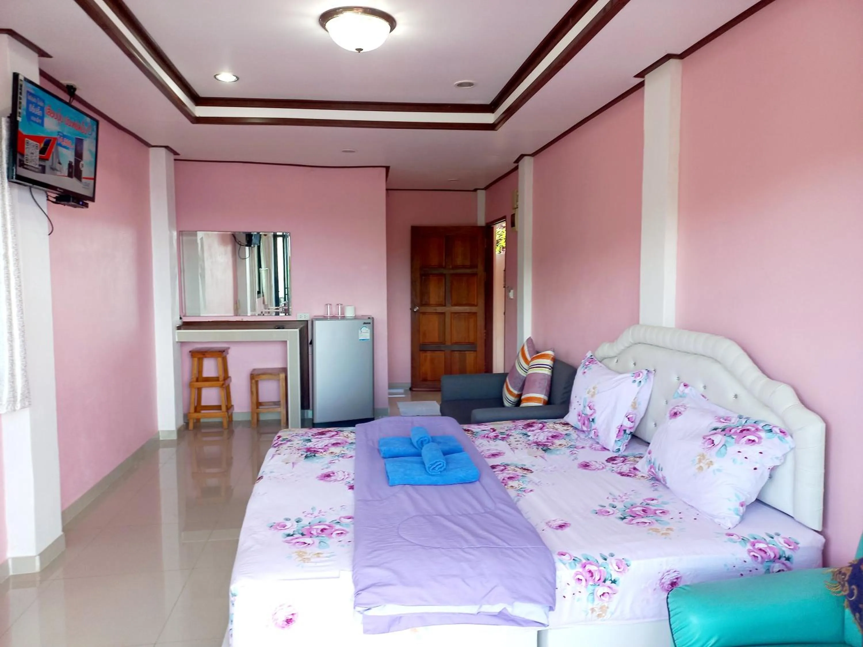 Bed in Ocean View Resort - Koh Sichang