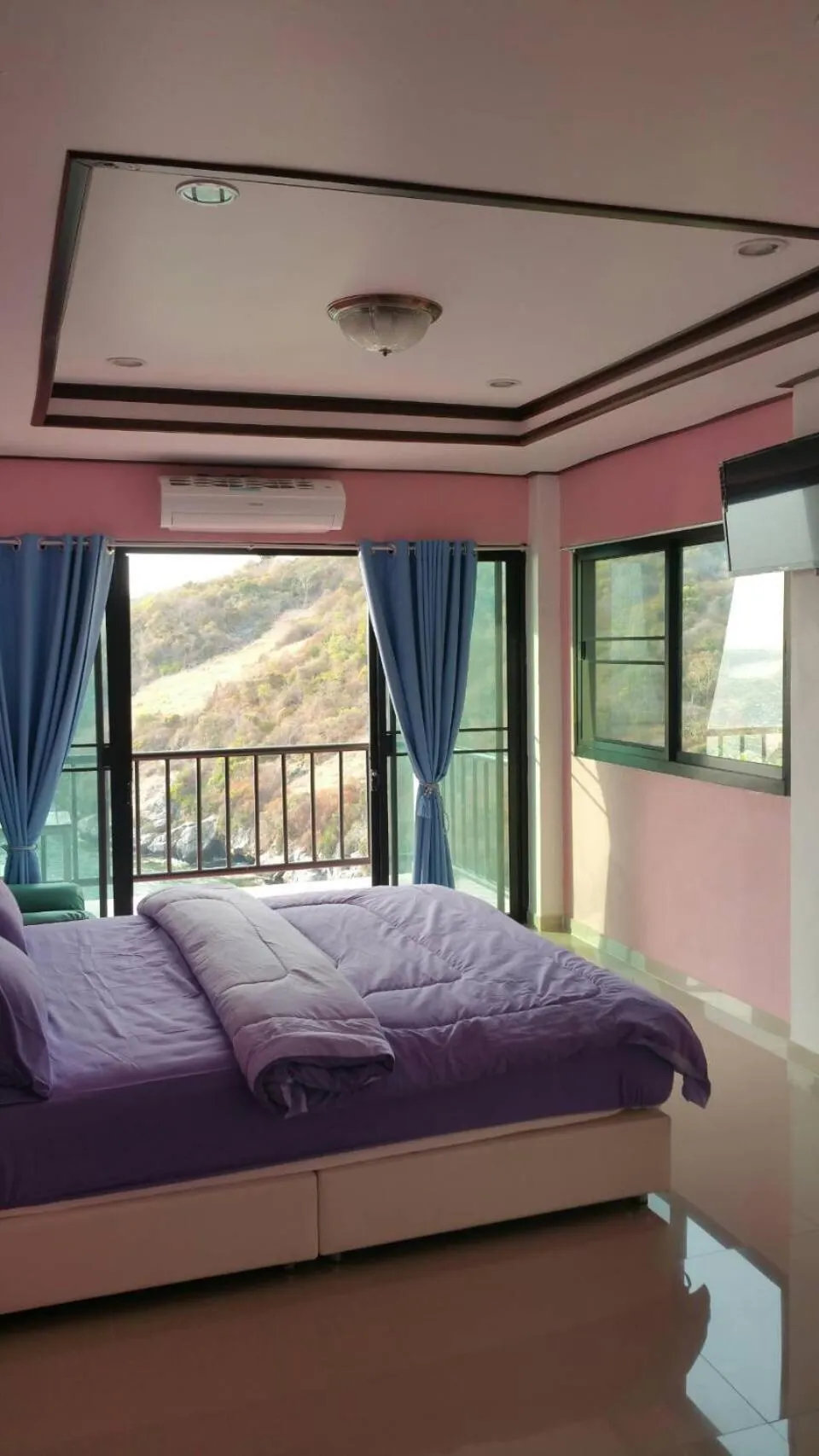 Bed in Ocean View Resort - Koh Sichang