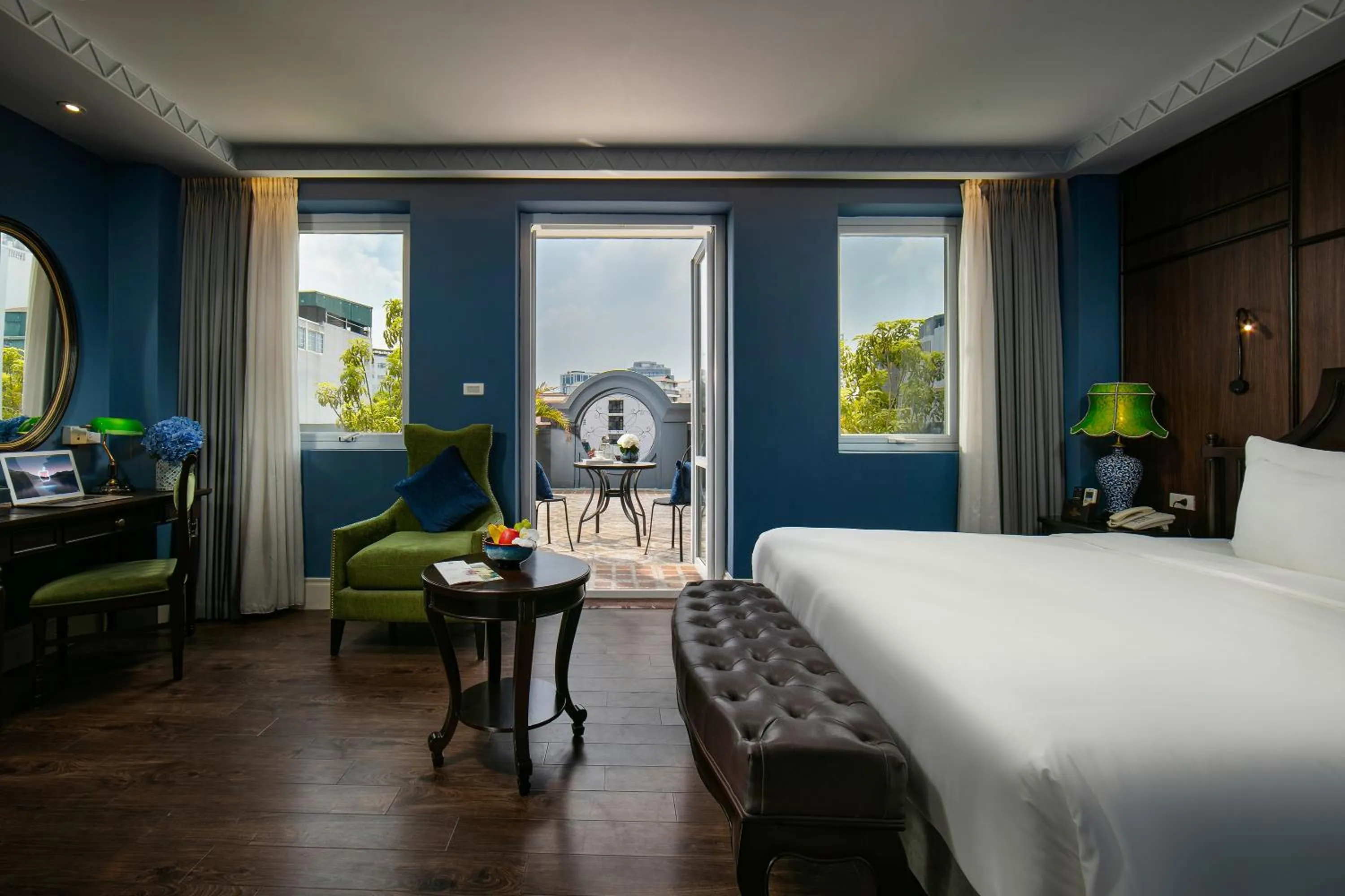 Balcony/Terrace, Bed in O'Gallery Premier Hotel & Spa