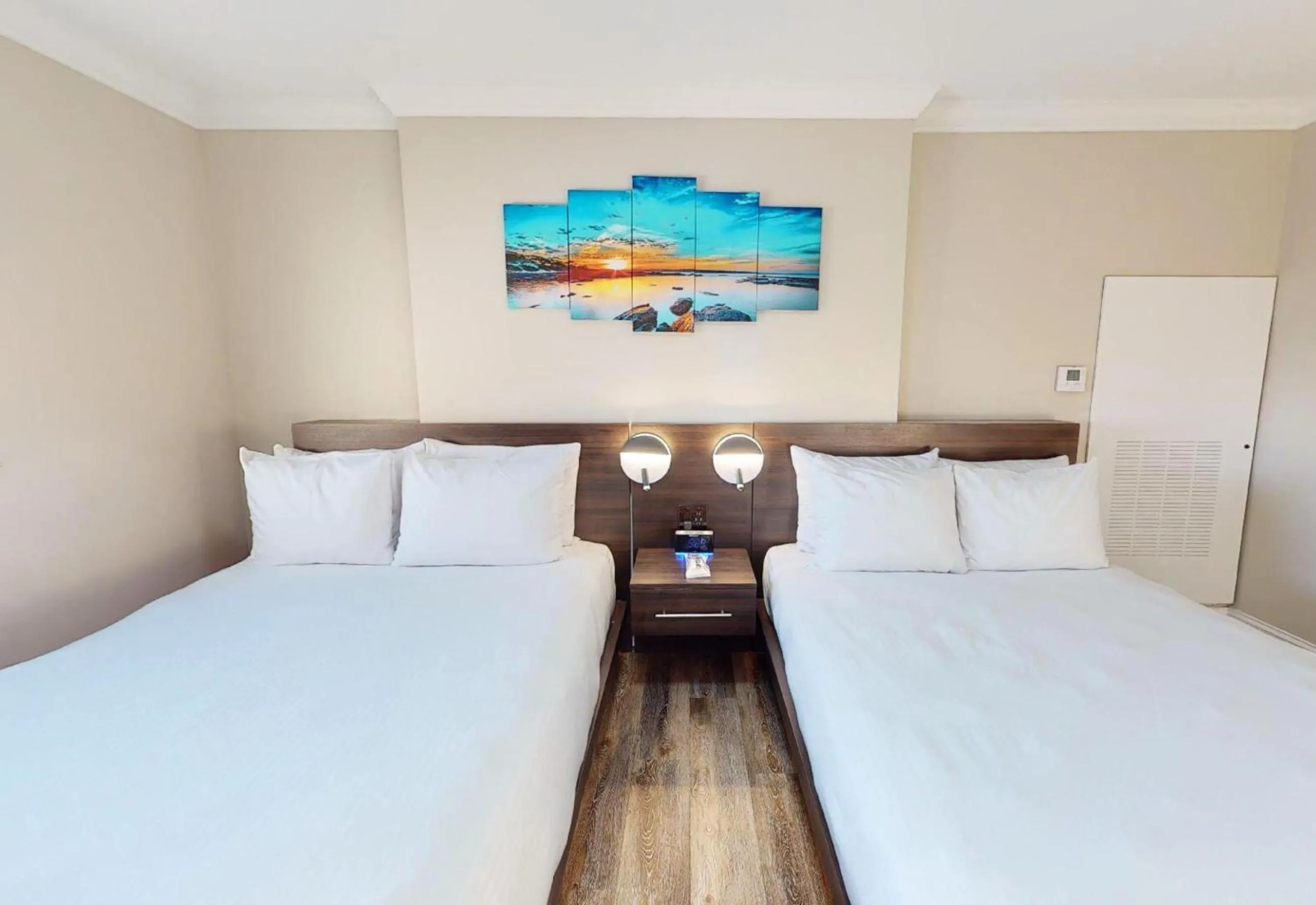 Bedroom, Bed in Nuvo Suites Hotel - Miami Doral