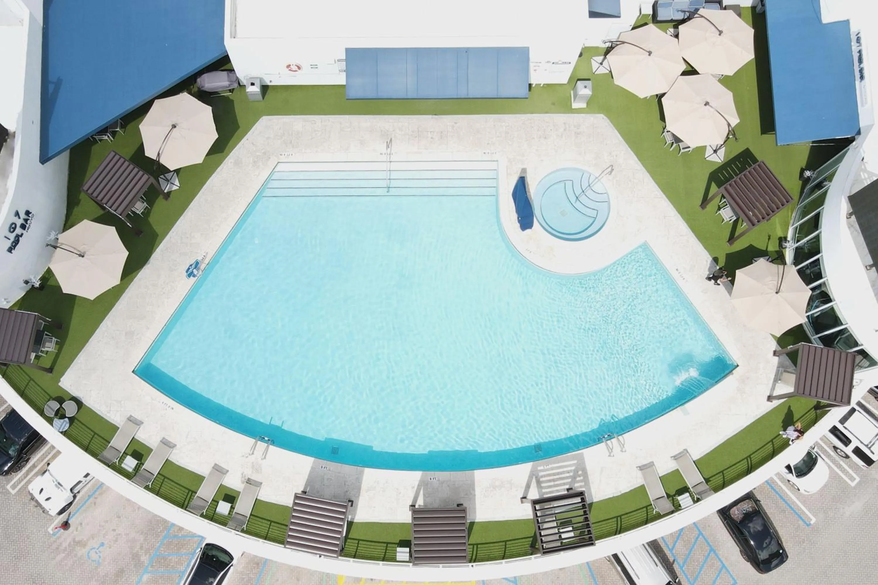 Swimming pool in Nuvo Suites Hotel - Miami Doral