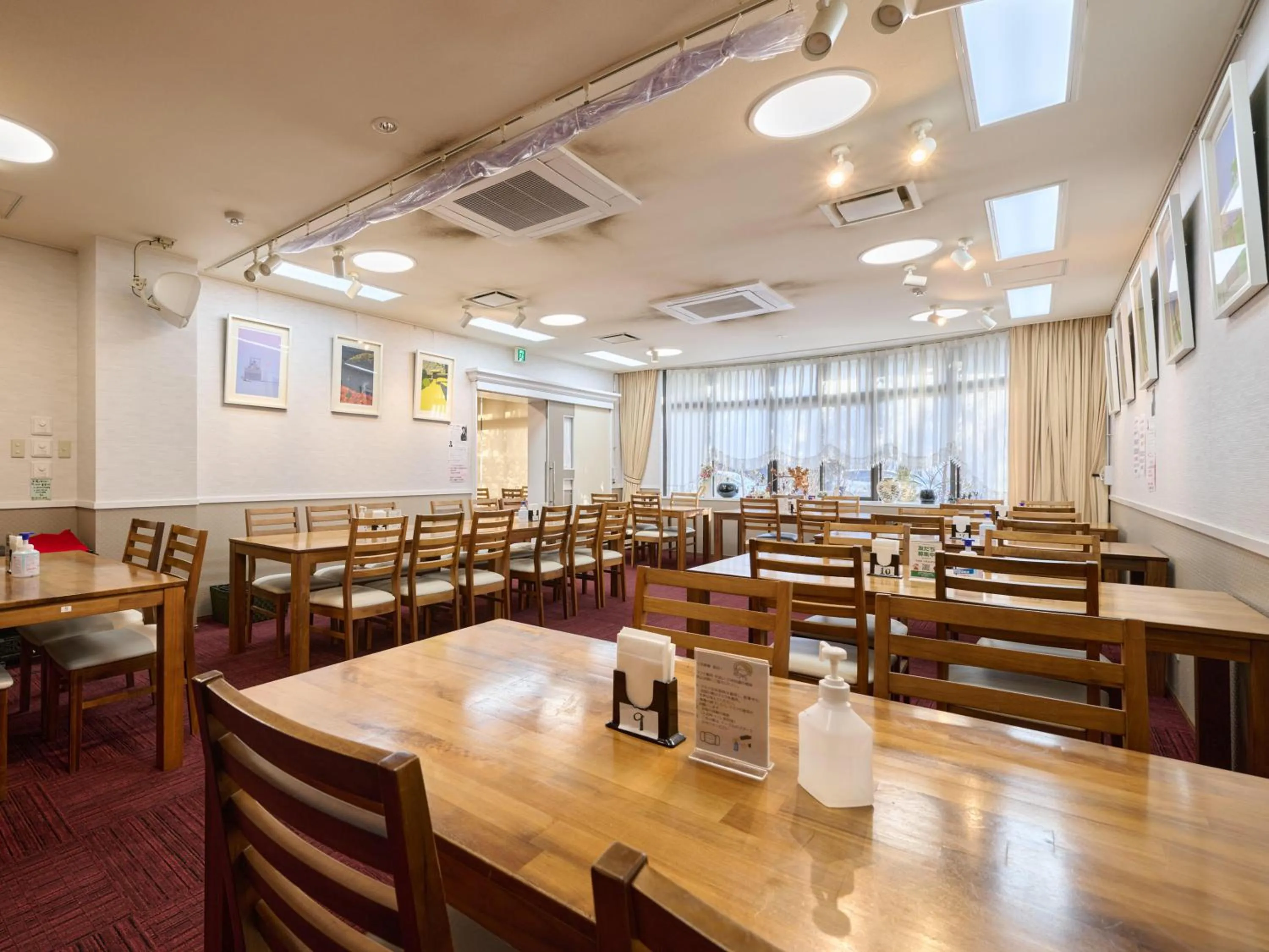 Restaurant/places to eat in Okasan Hotel