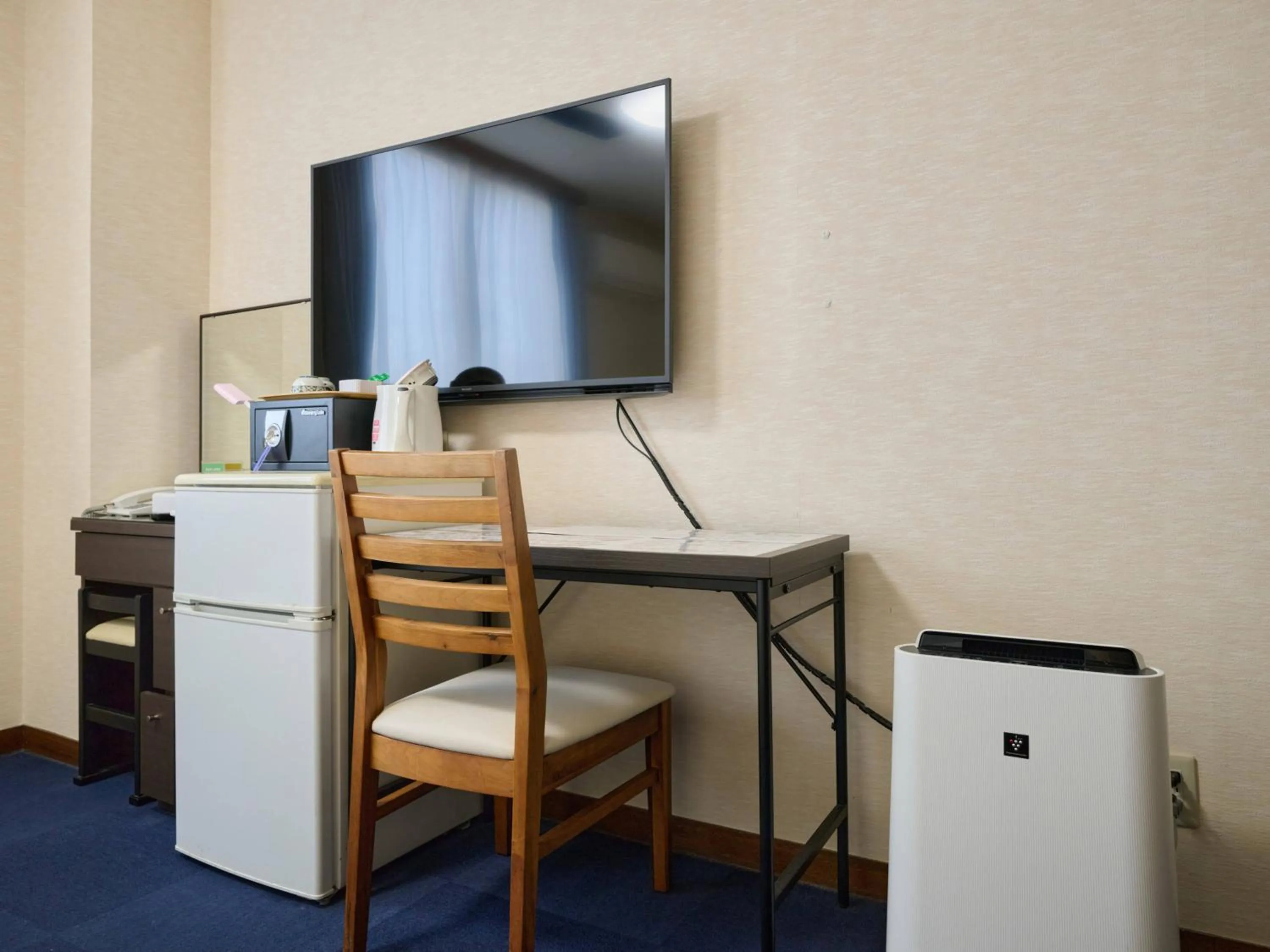 Photo of the whole room in Okasan Hotel