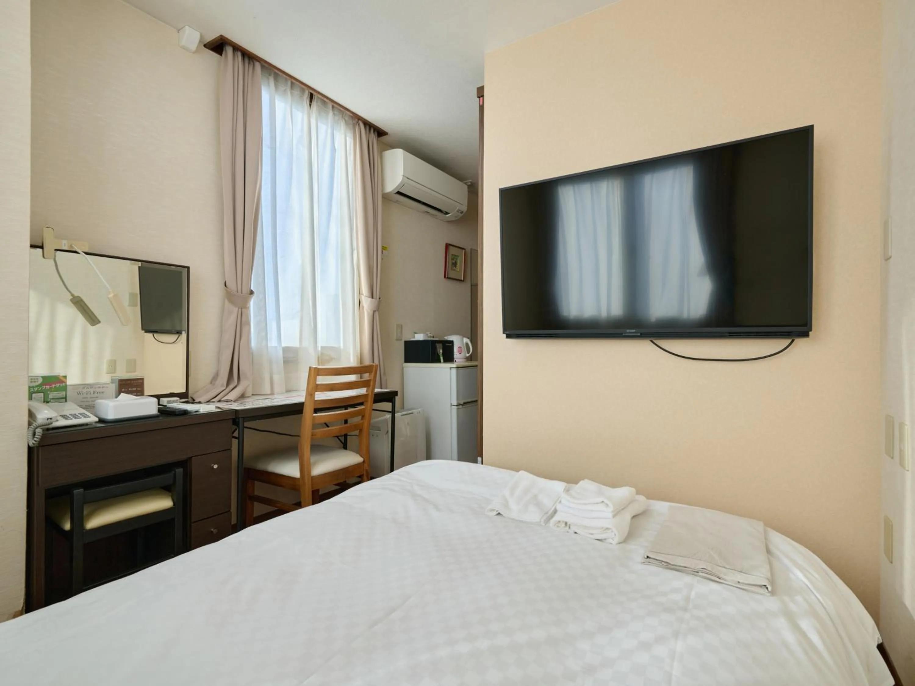 Photo of the whole room, Bed in Okasan Hotel