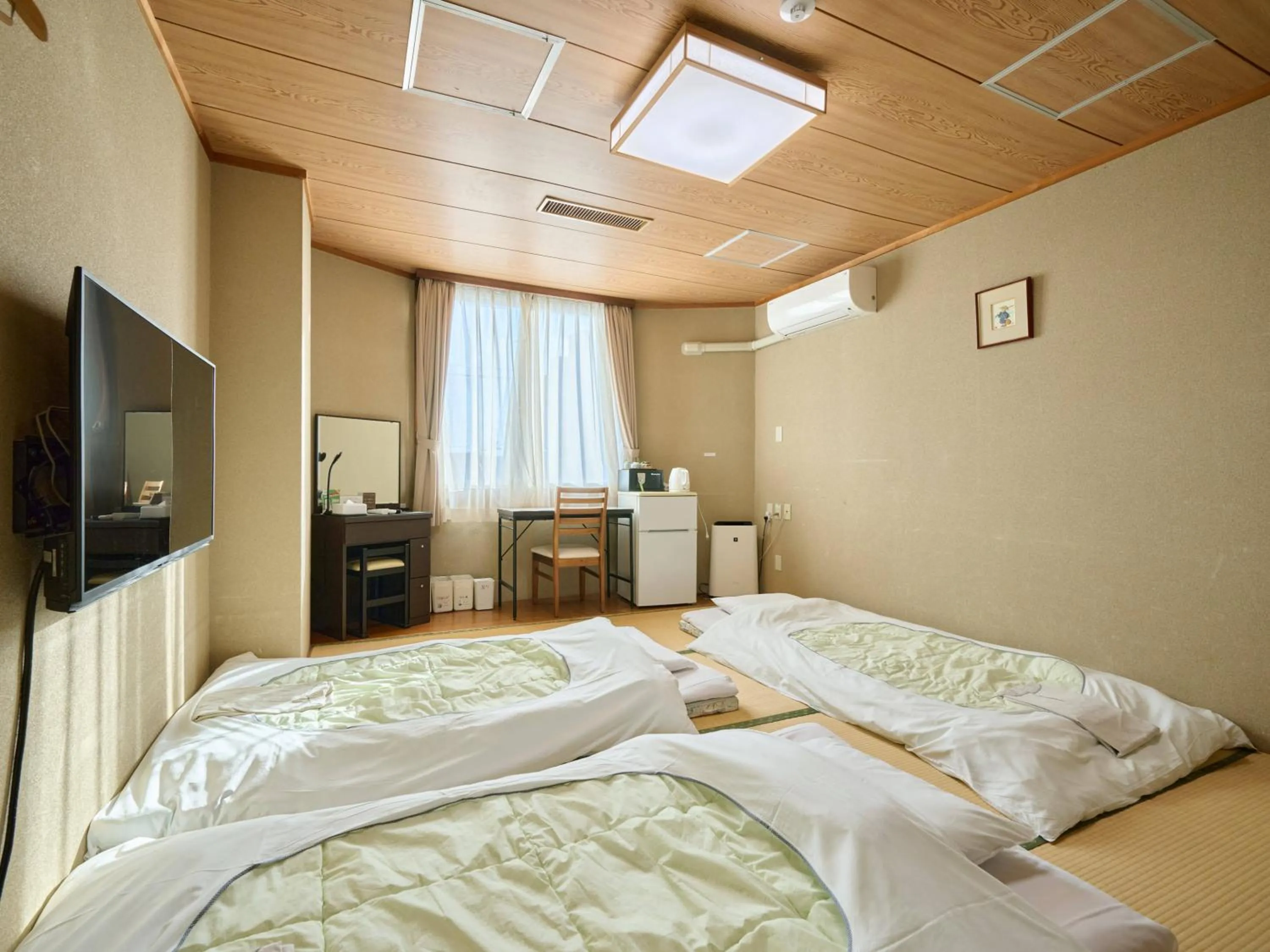 Photo of the whole room, Bed in Okasan Hotel