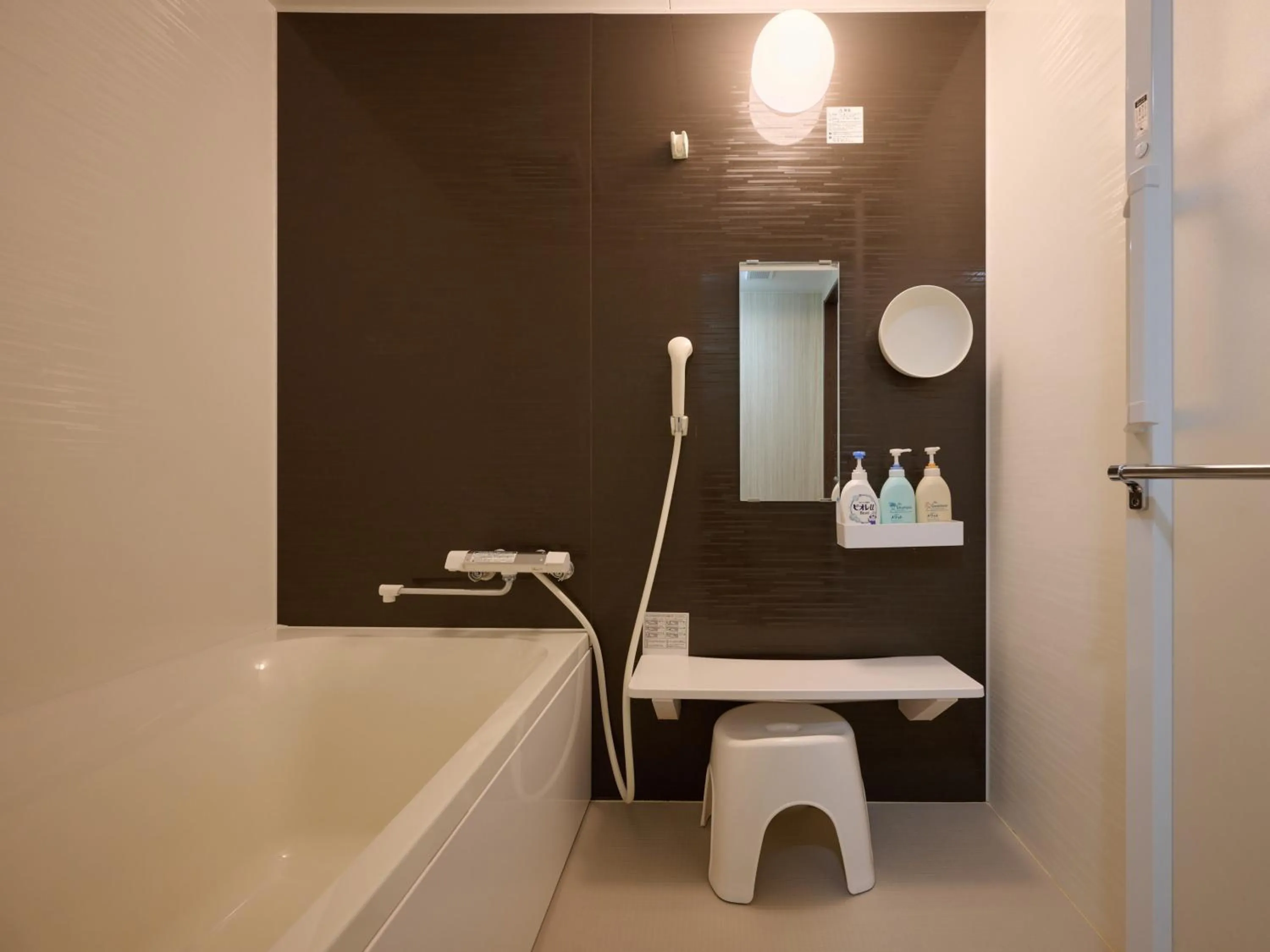 Shower in Okasan Hotel