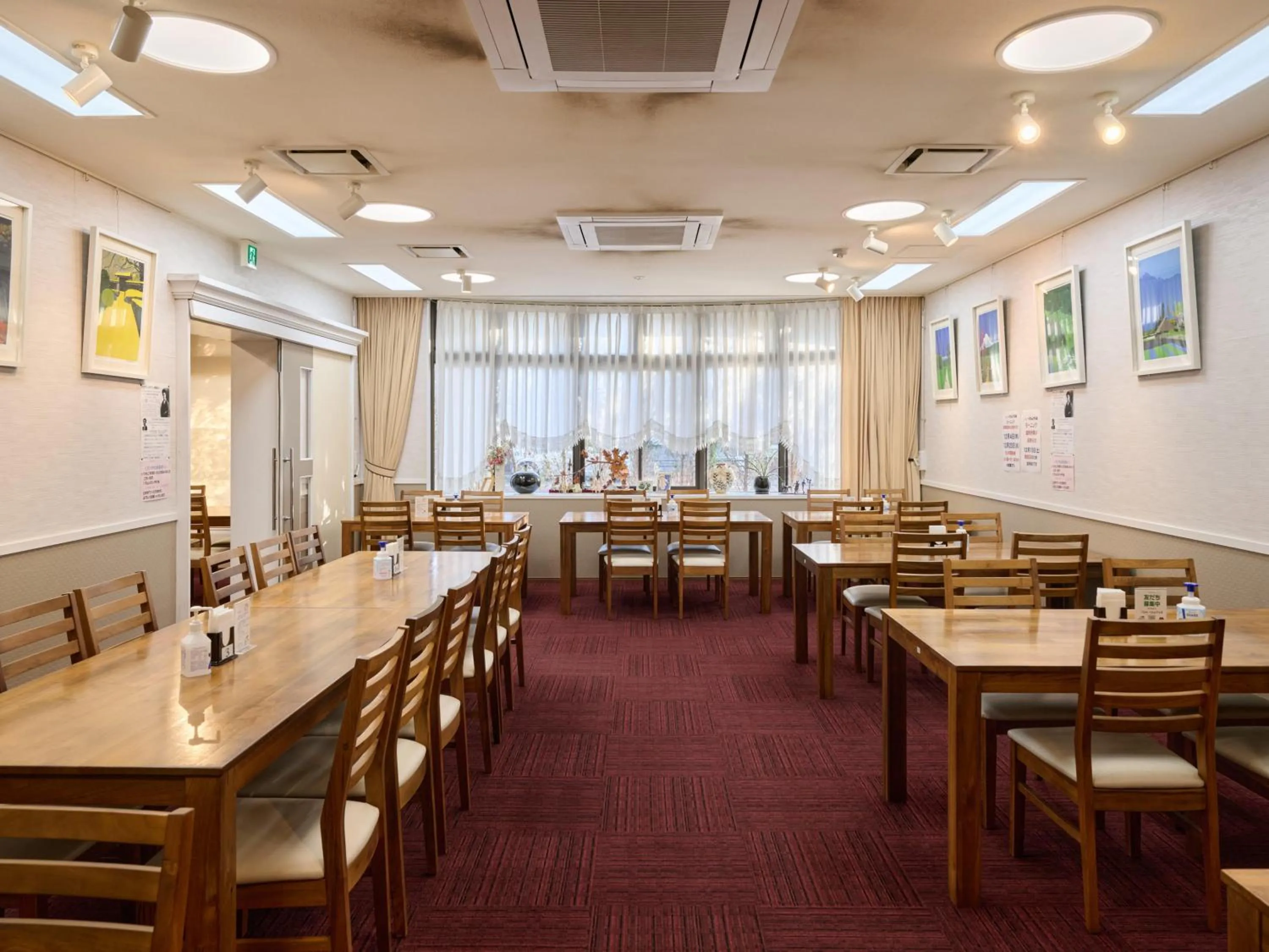 Restaurant/places to eat in Okasan Hotel