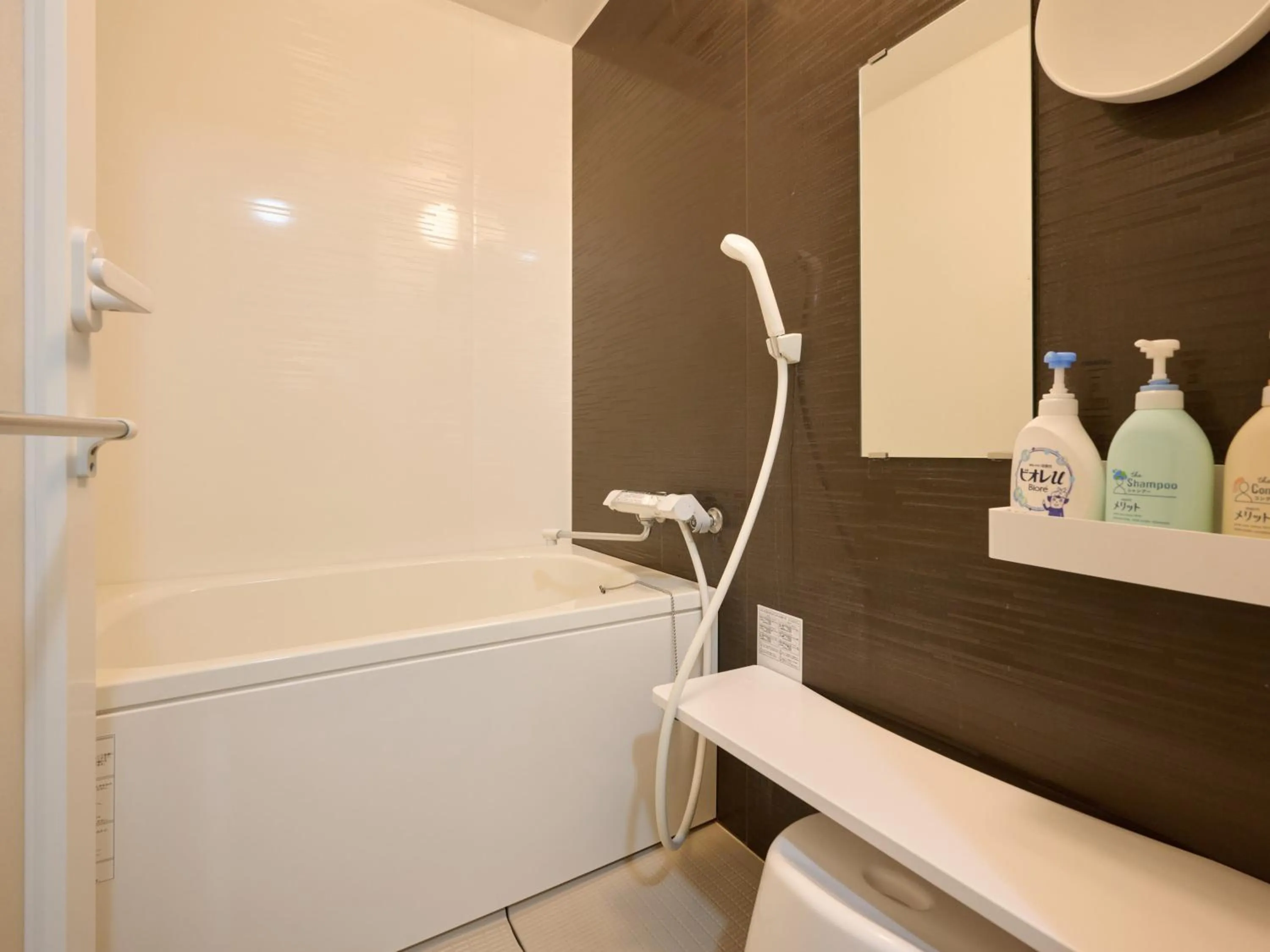 Shower in Okasan Hotel