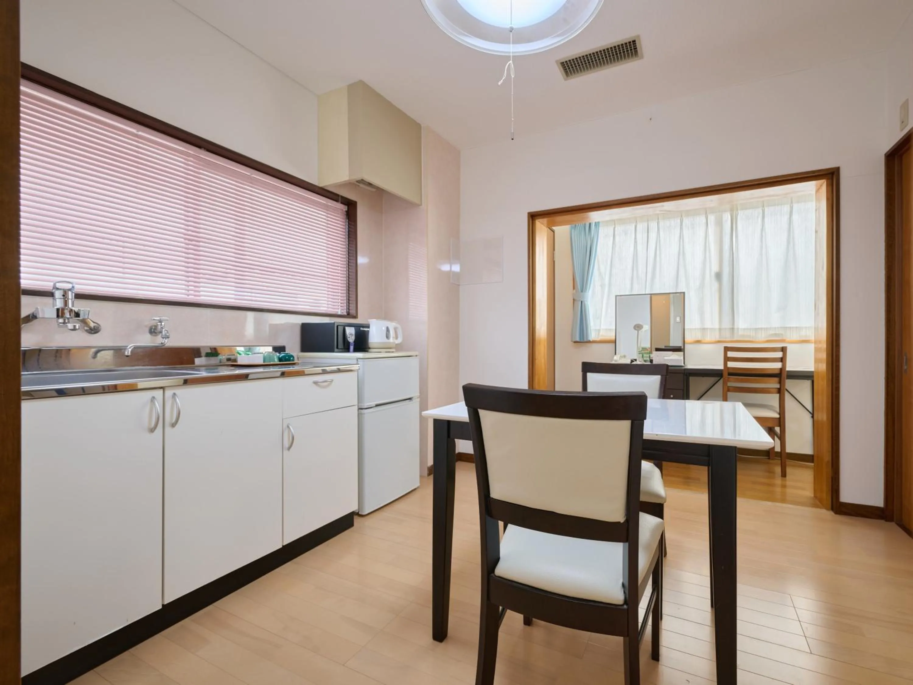 Photo of the whole room in Okasan Hotel