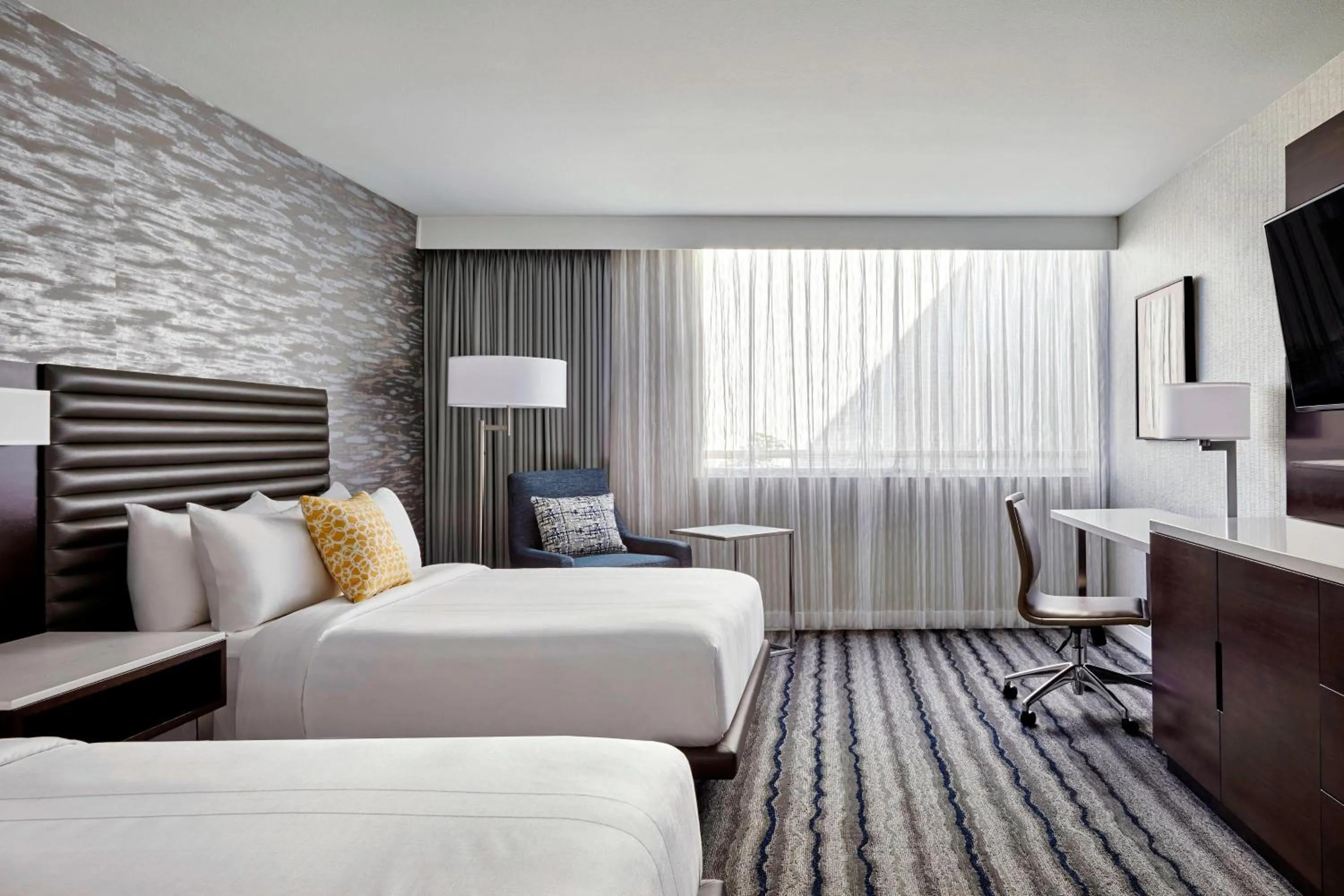 Photo of the whole room, Bed in Ventura Beach Marriott