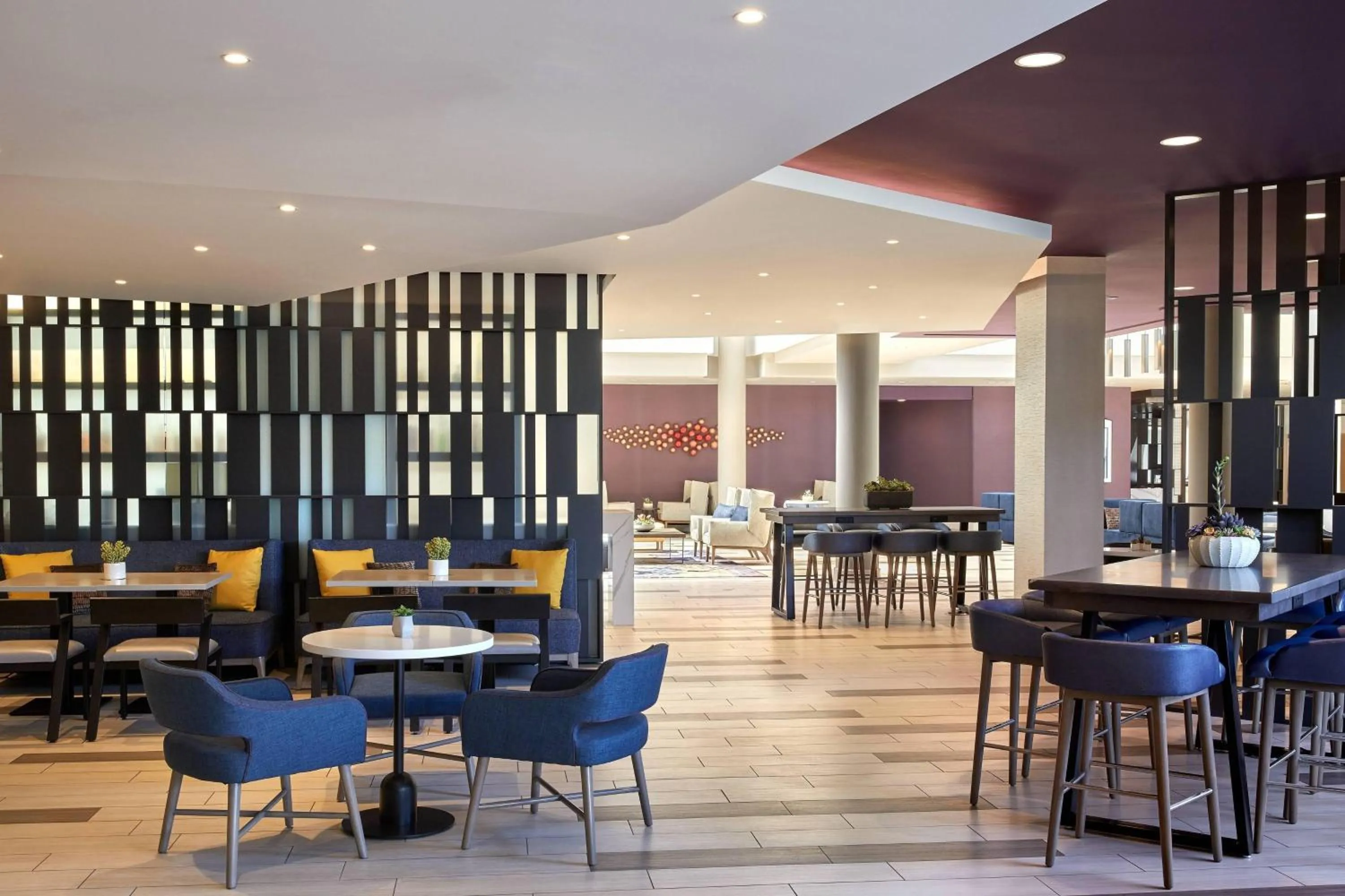 Lounge or bar in Ventura Beach Marriott