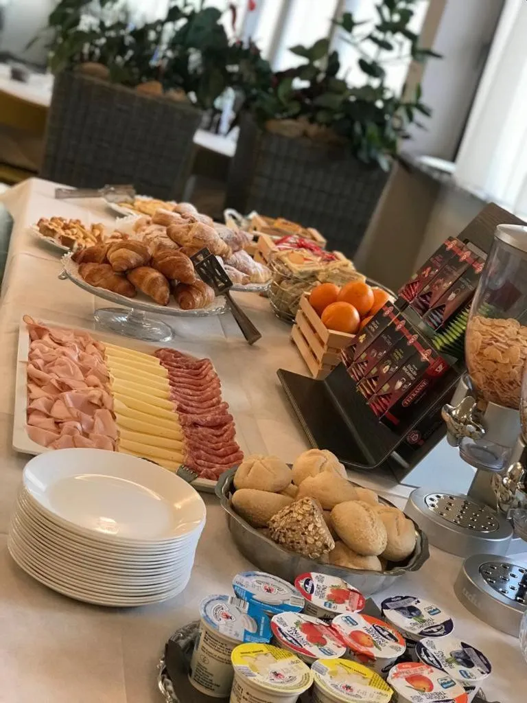 Buffet breakfast in Hotel Monte Cimone