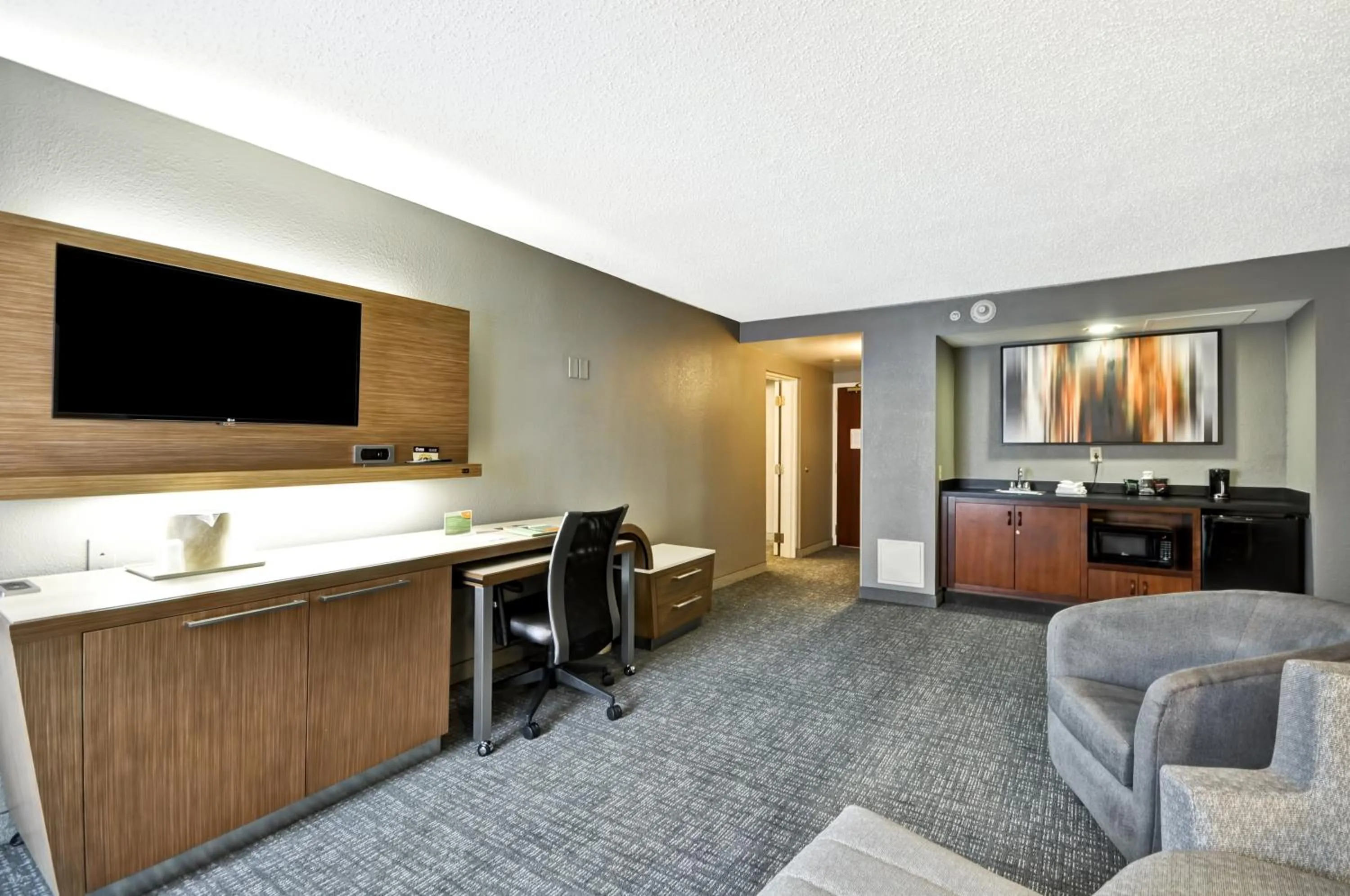 TV and multimedia in Courtyard Houston I-10 West/Energy Corridor