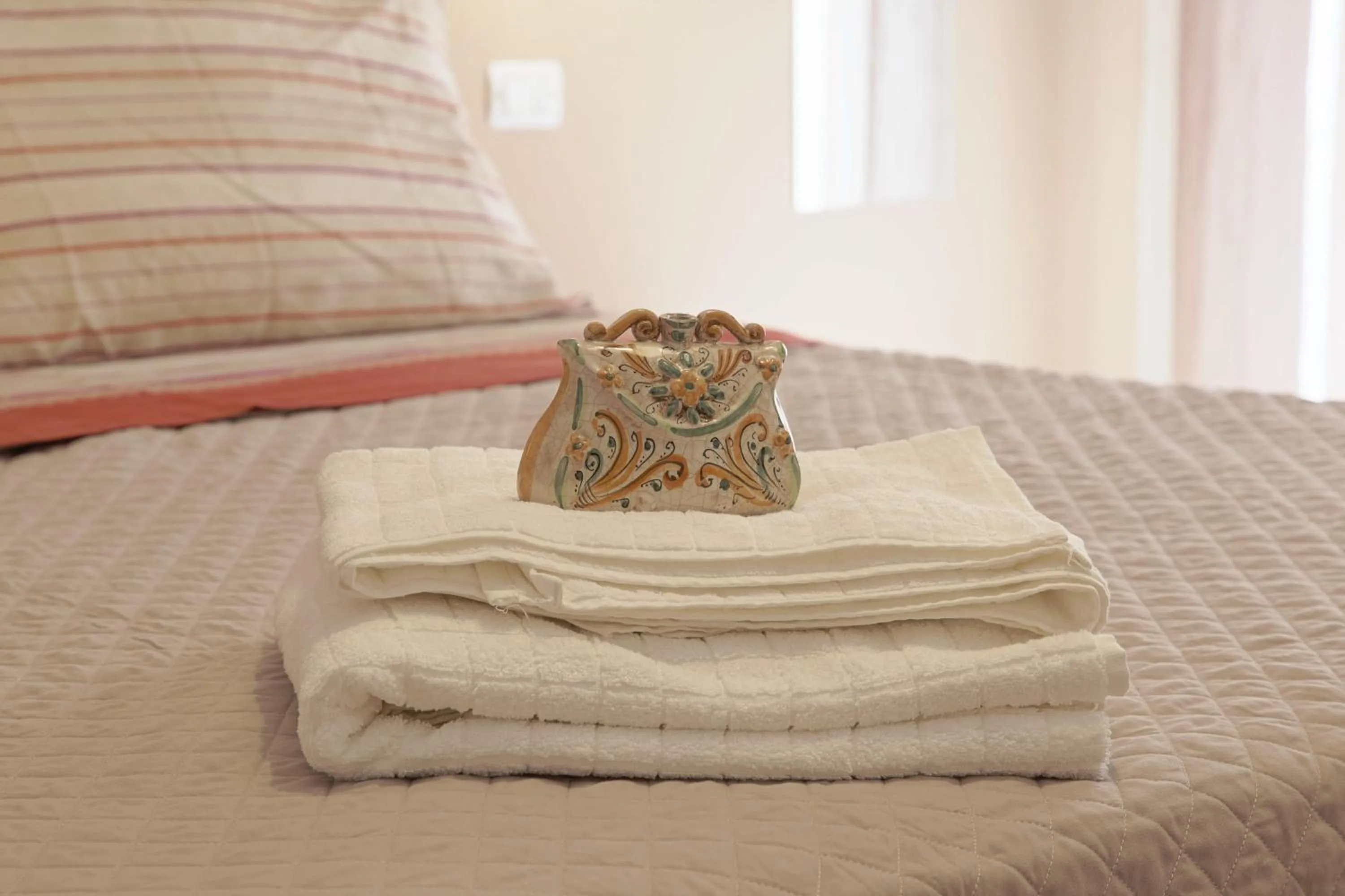 Decorative detail, Bed in Le Maioliche