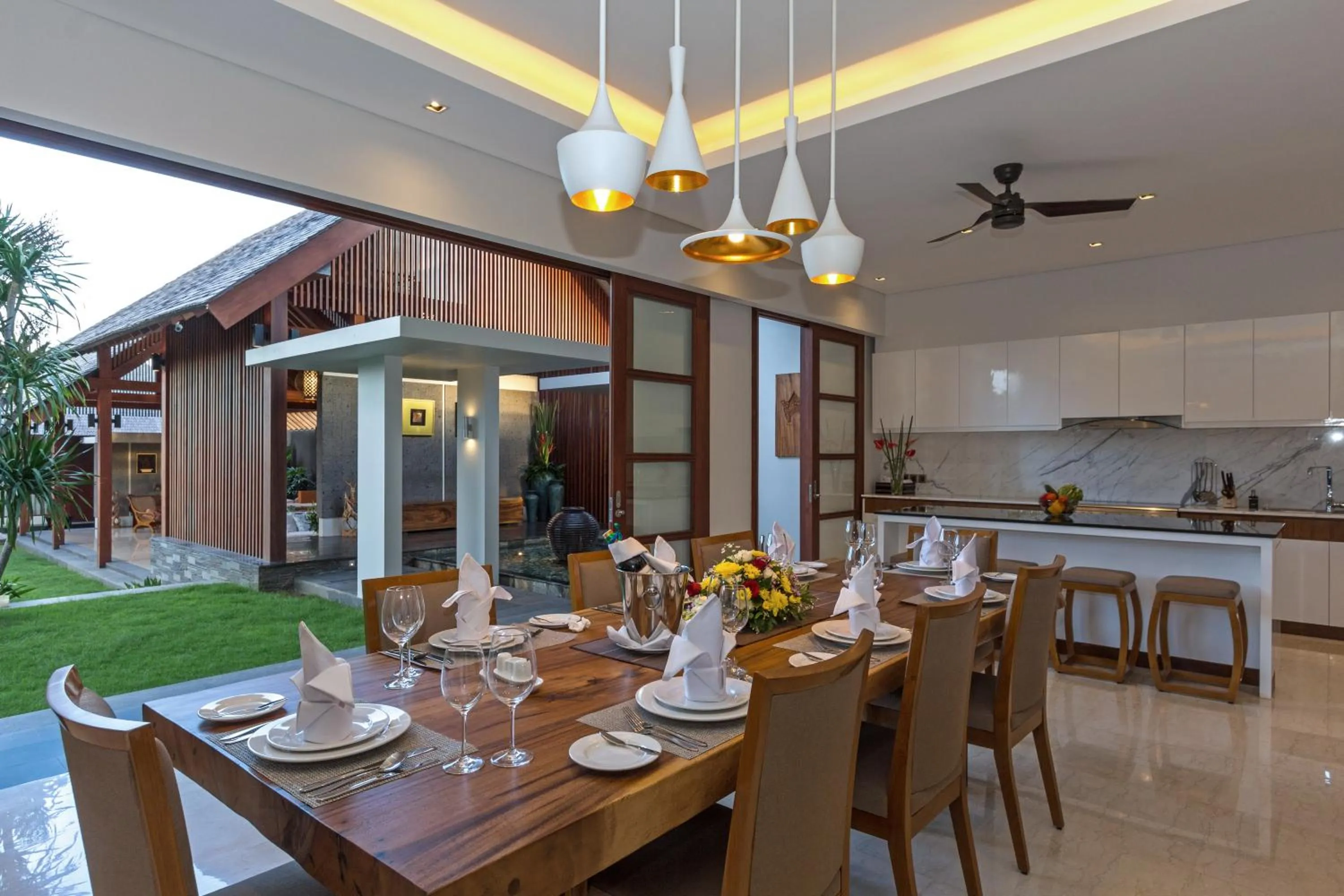 Restaurant/places to eat in Villa Meliya