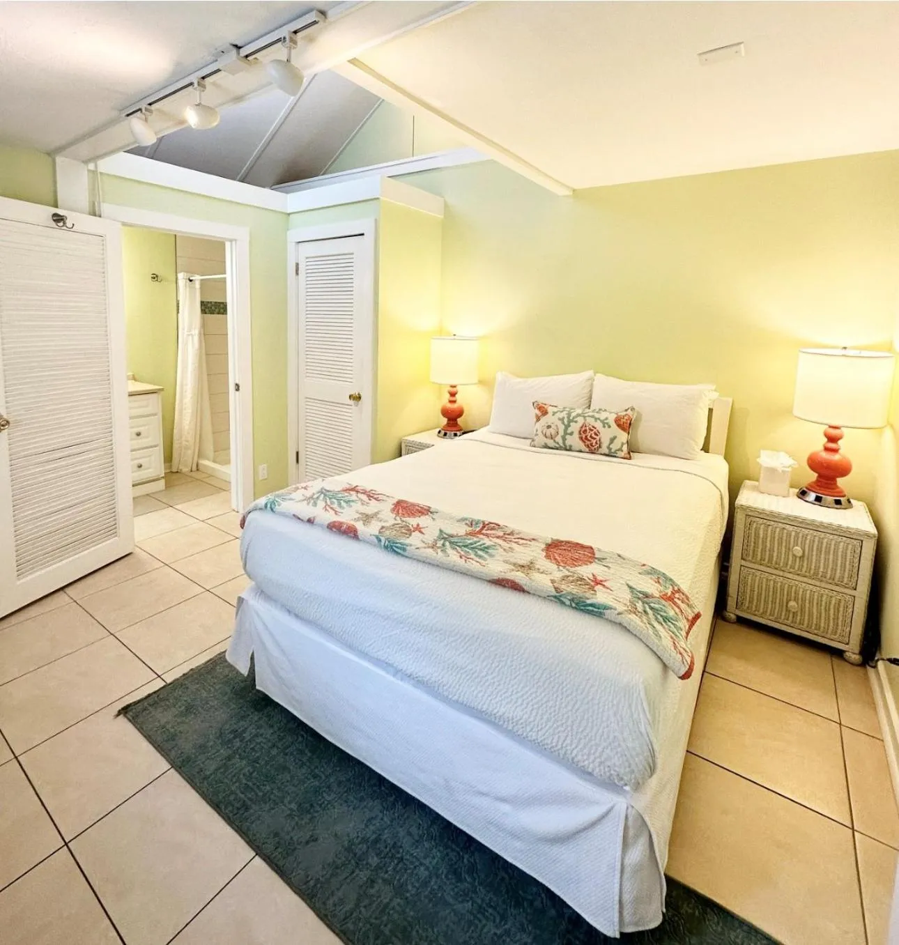 Bed in Westwinds Inn