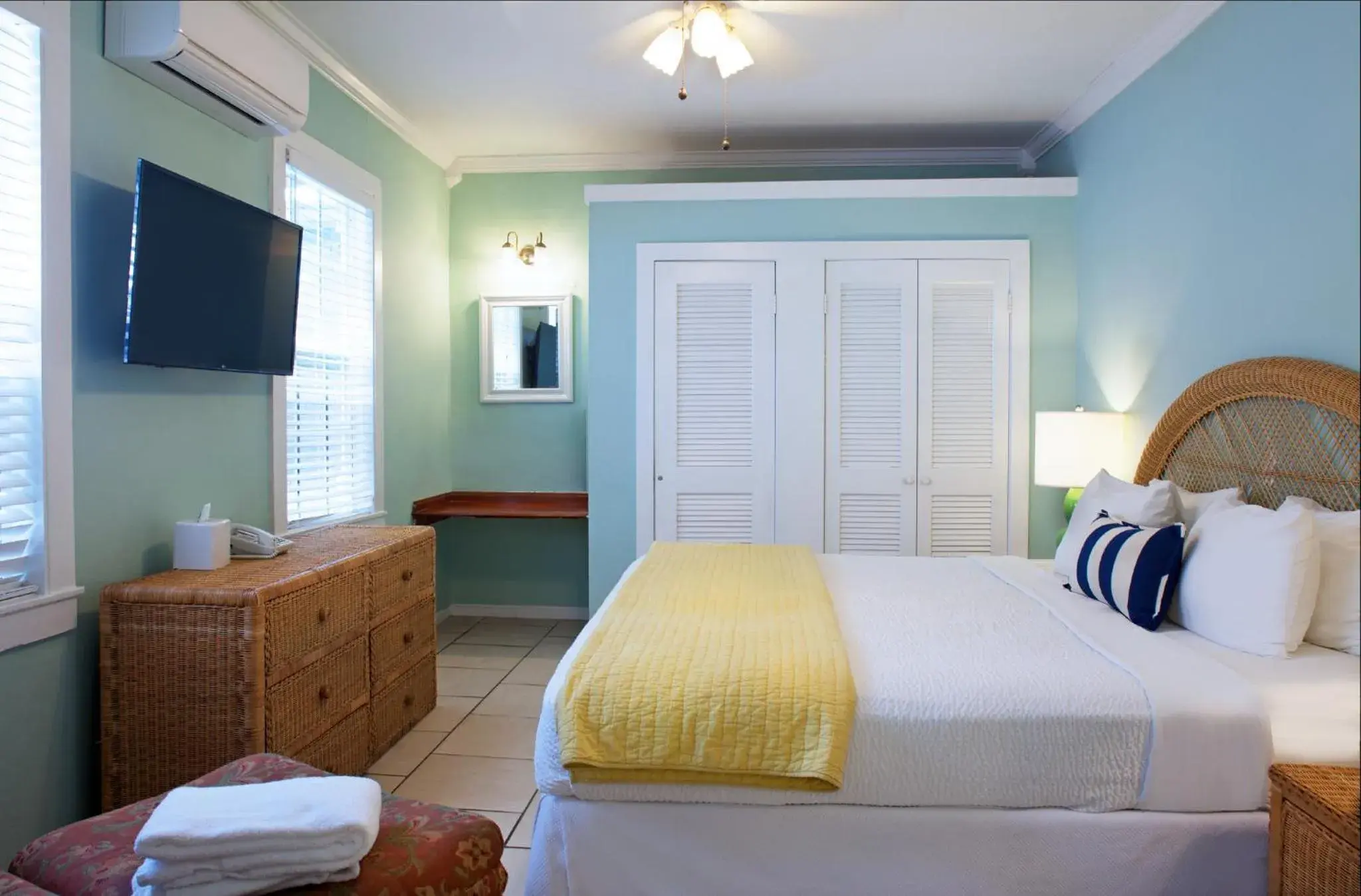 King Suite in Westwinds Inn King Suite in Westwinds Inn