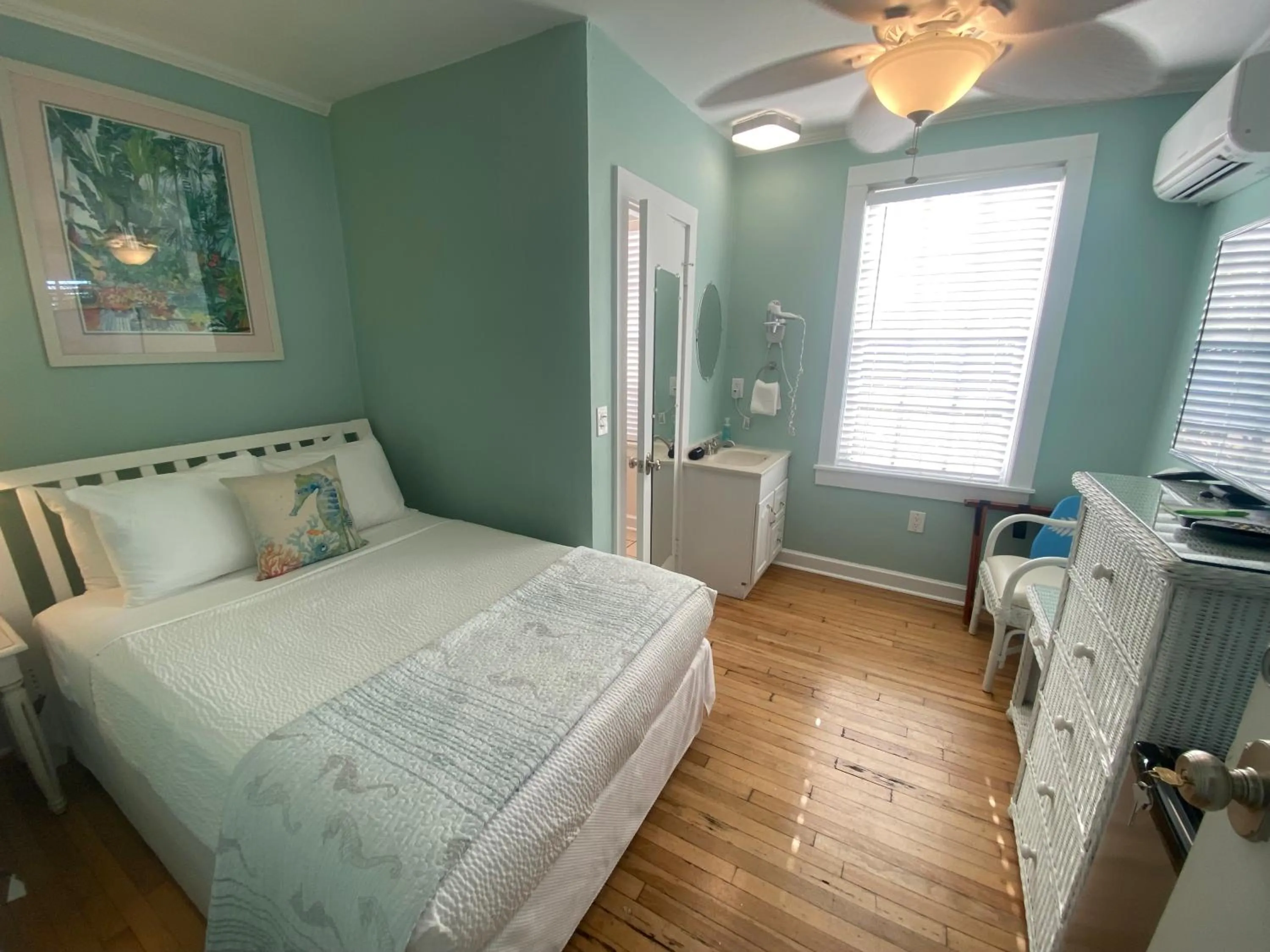 Bed in Westwinds Inn