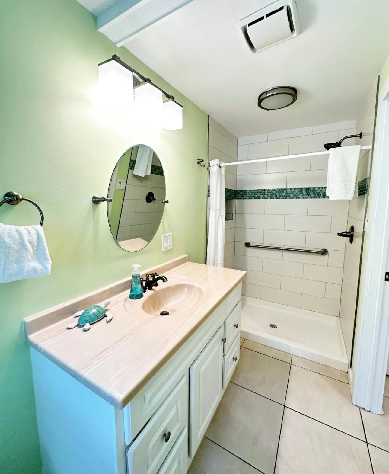 Shower in Westwinds Inn