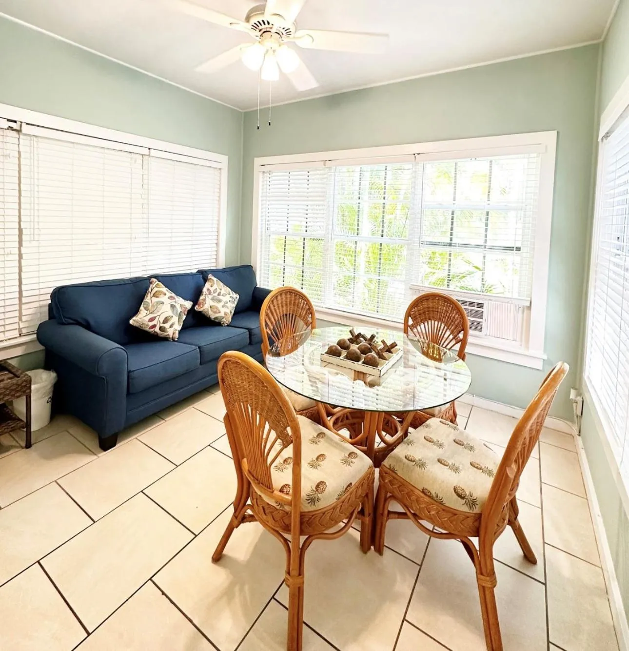 Living room in Westwinds Inn