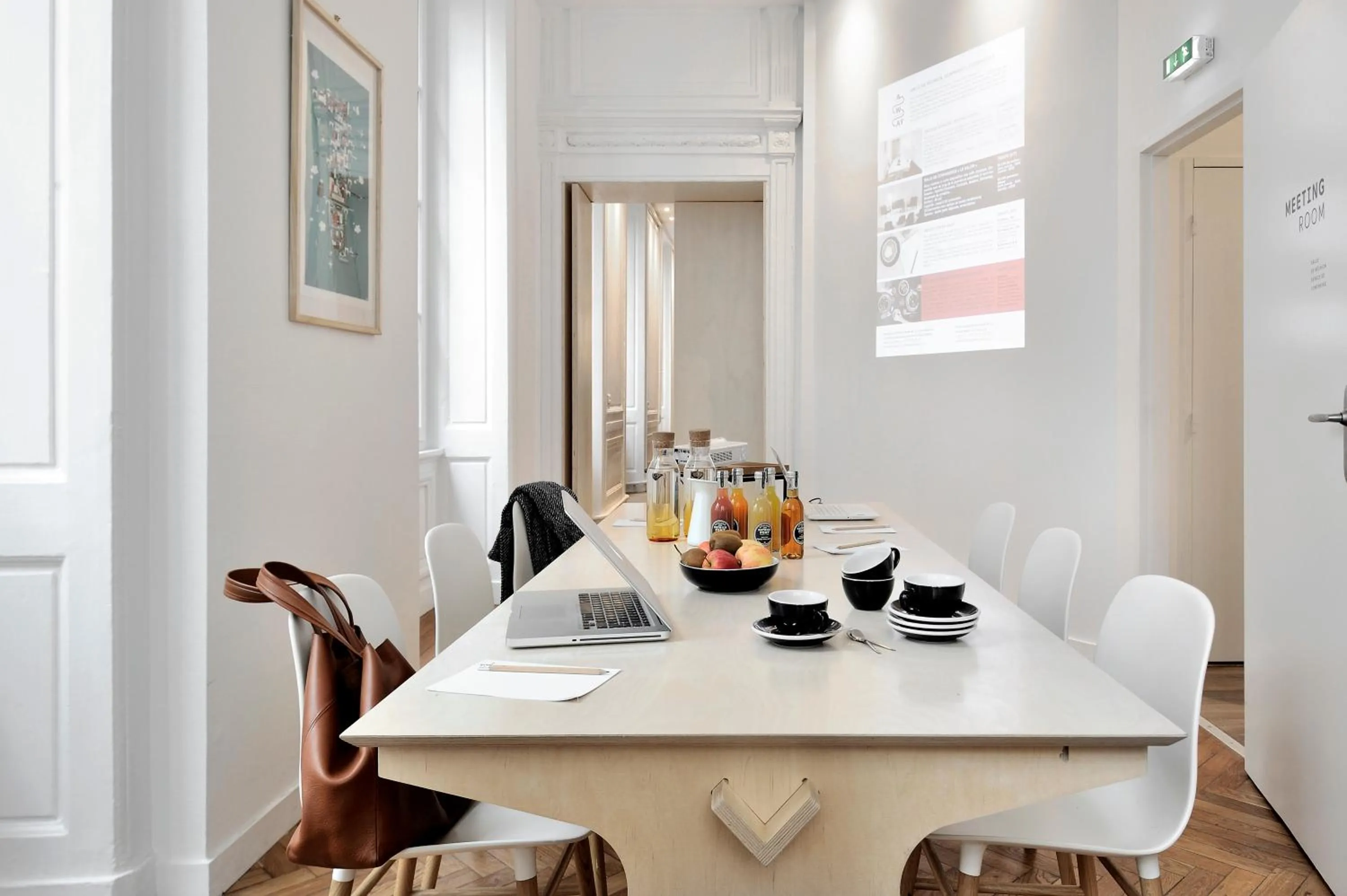 Meeting/conference room in SLO Hostel Lyon les Pentes