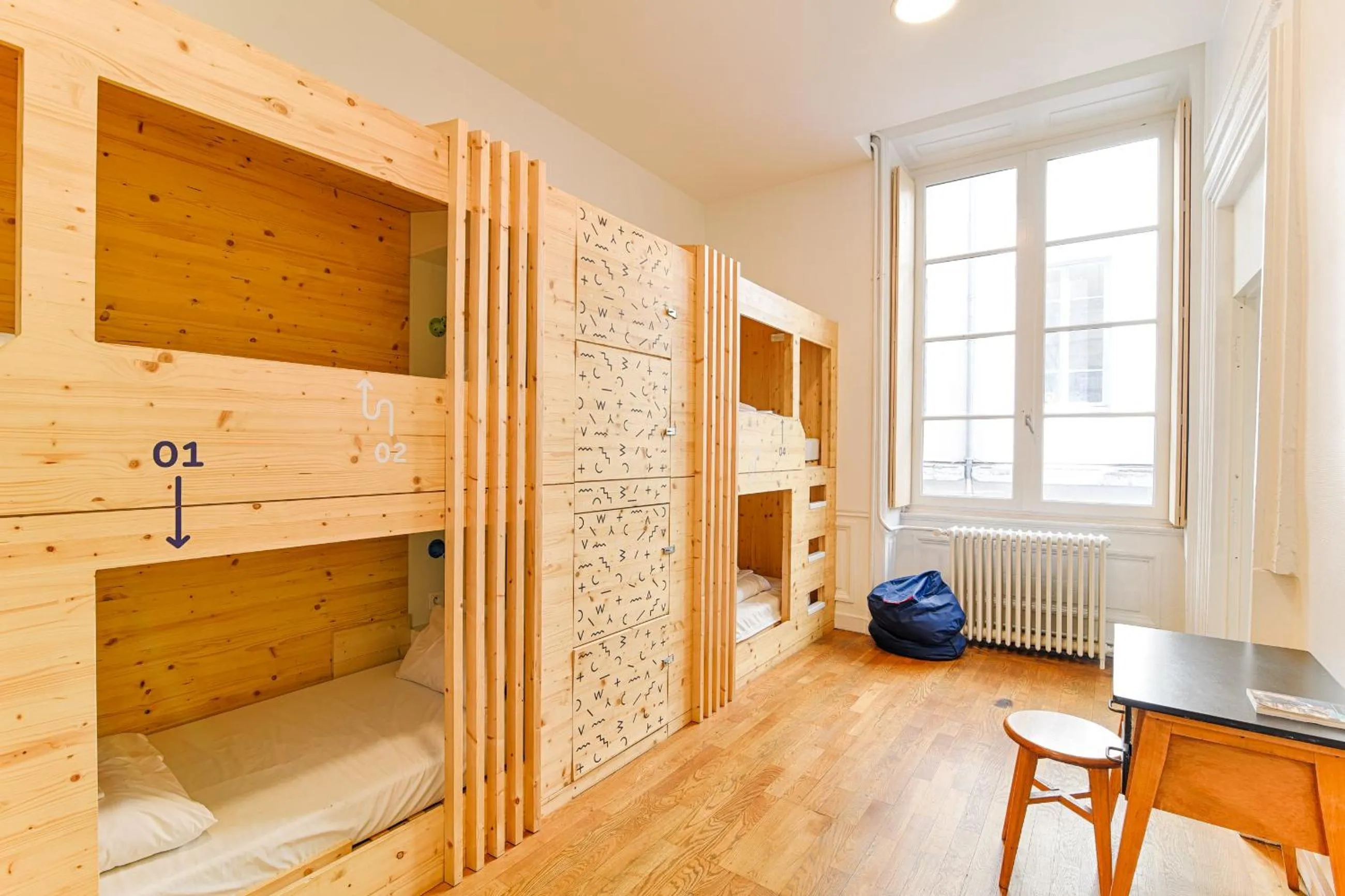 Bed in SLO Hostel Lyon les Pentes