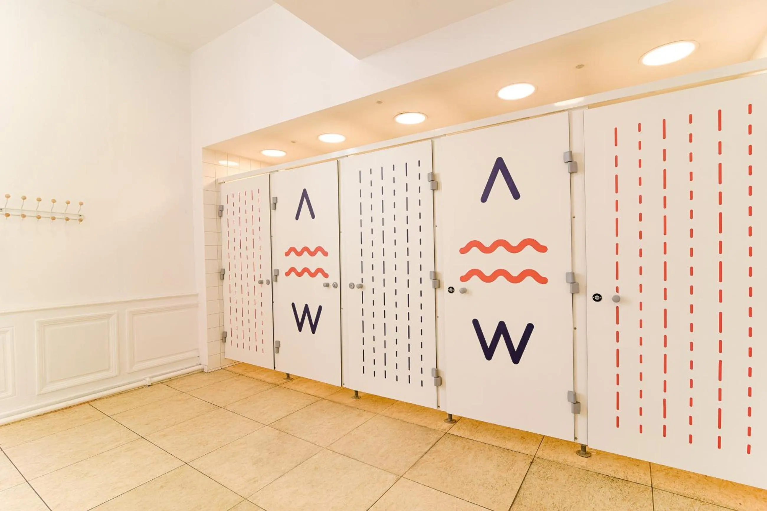 Shower in SLO Hostel Lyon les Pentes