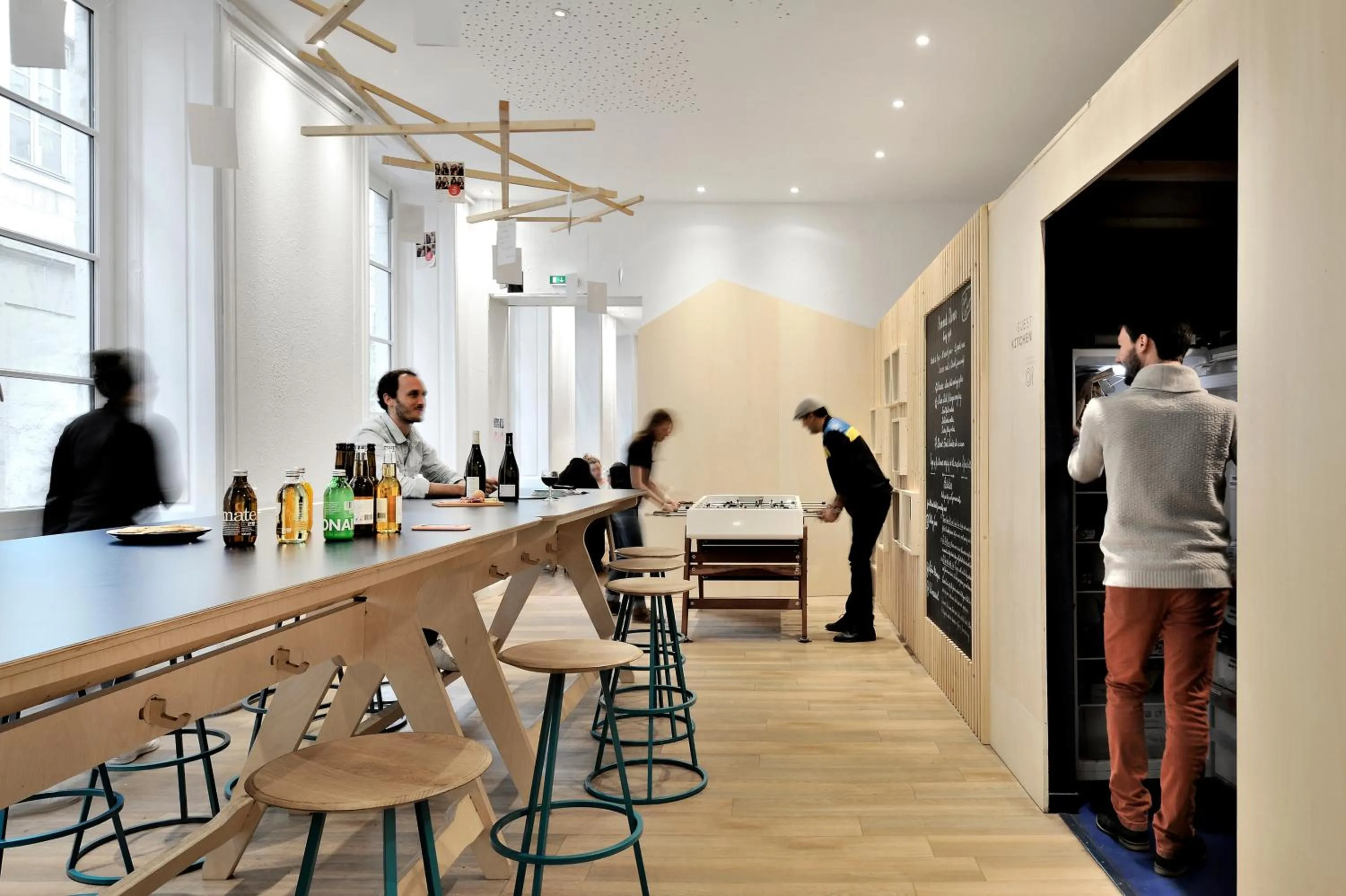 People in SLO Hostel Lyon les Pentes