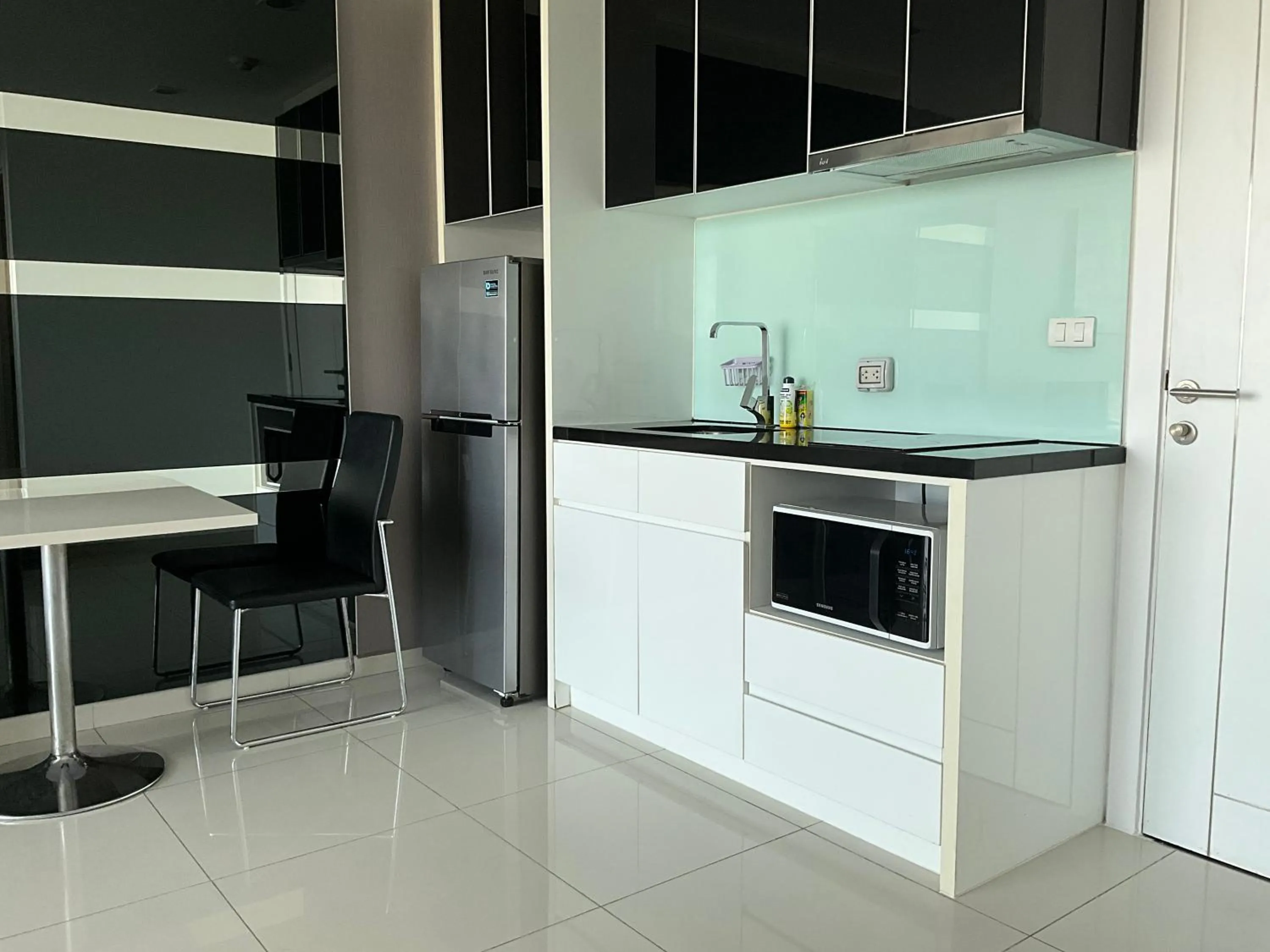 Kitchen or kitchenette in Vision Pratumnak By Pattaya Sunny Rentals