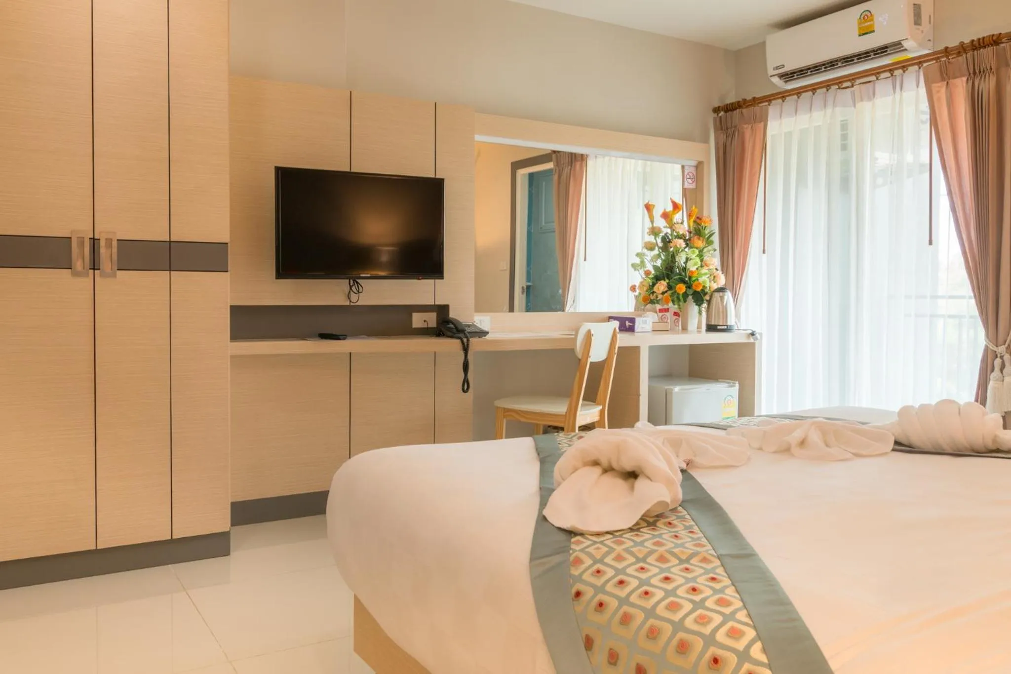 Bed in The Smart Hotel Hat Yai