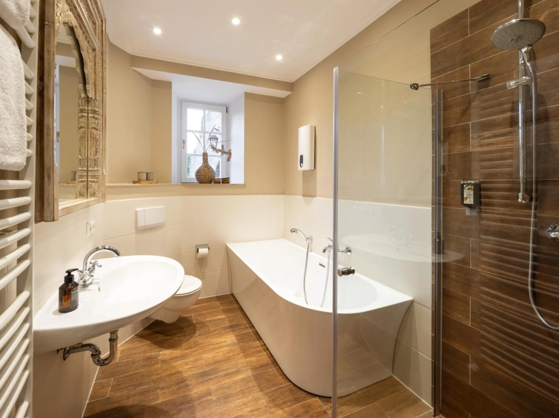 Shower in Schloss Hertefeld & Hertefeldhof