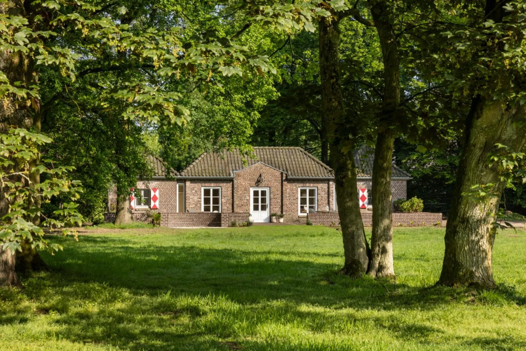 Property building in Schloss Hertefeld & Hertefeldhof