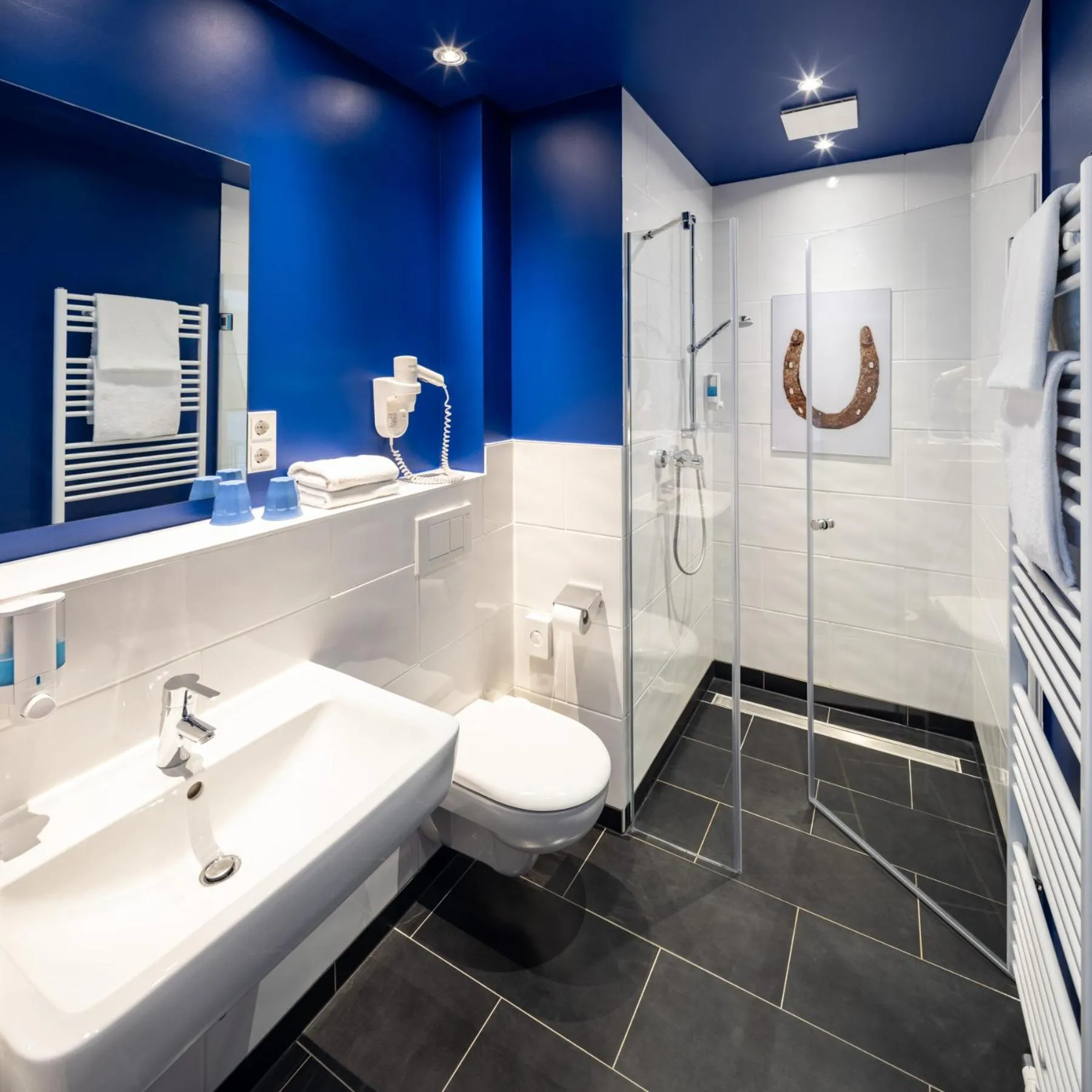 Shower in Schloss Hertefeld & Hertefeldhof