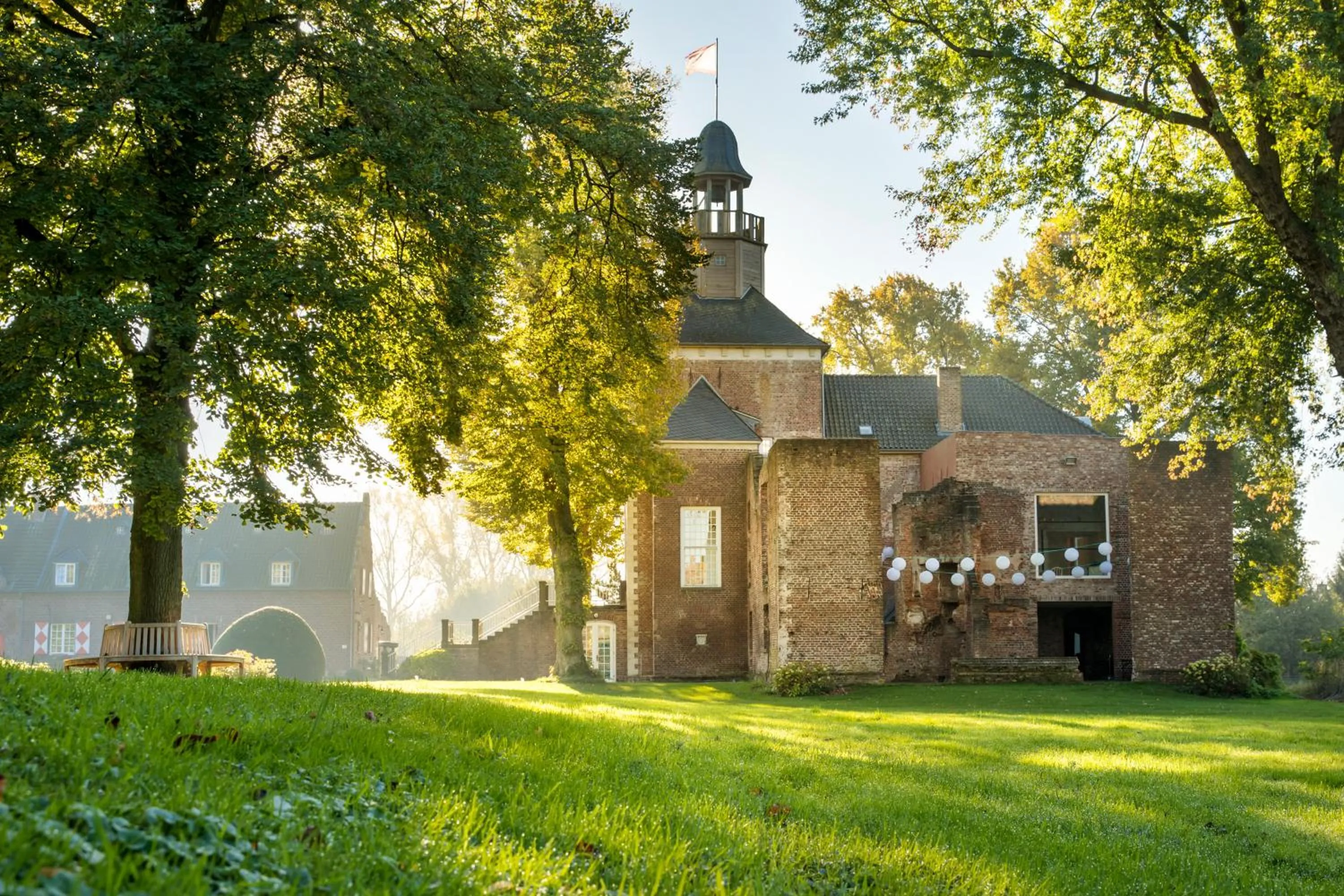 Property building in Schloss Hertefeld & Hertefeldhof