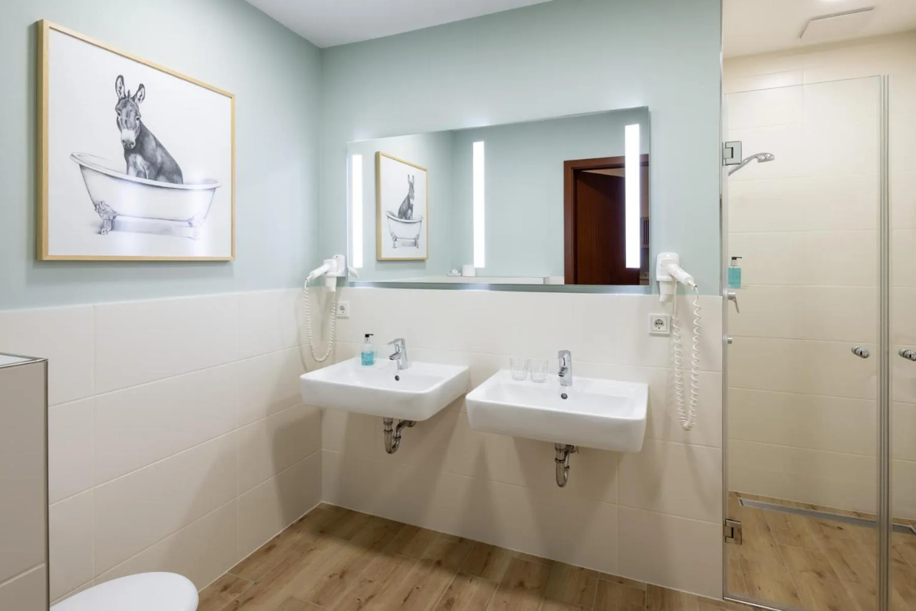 Shower in Schloss Hertefeld & Hertefeldhof