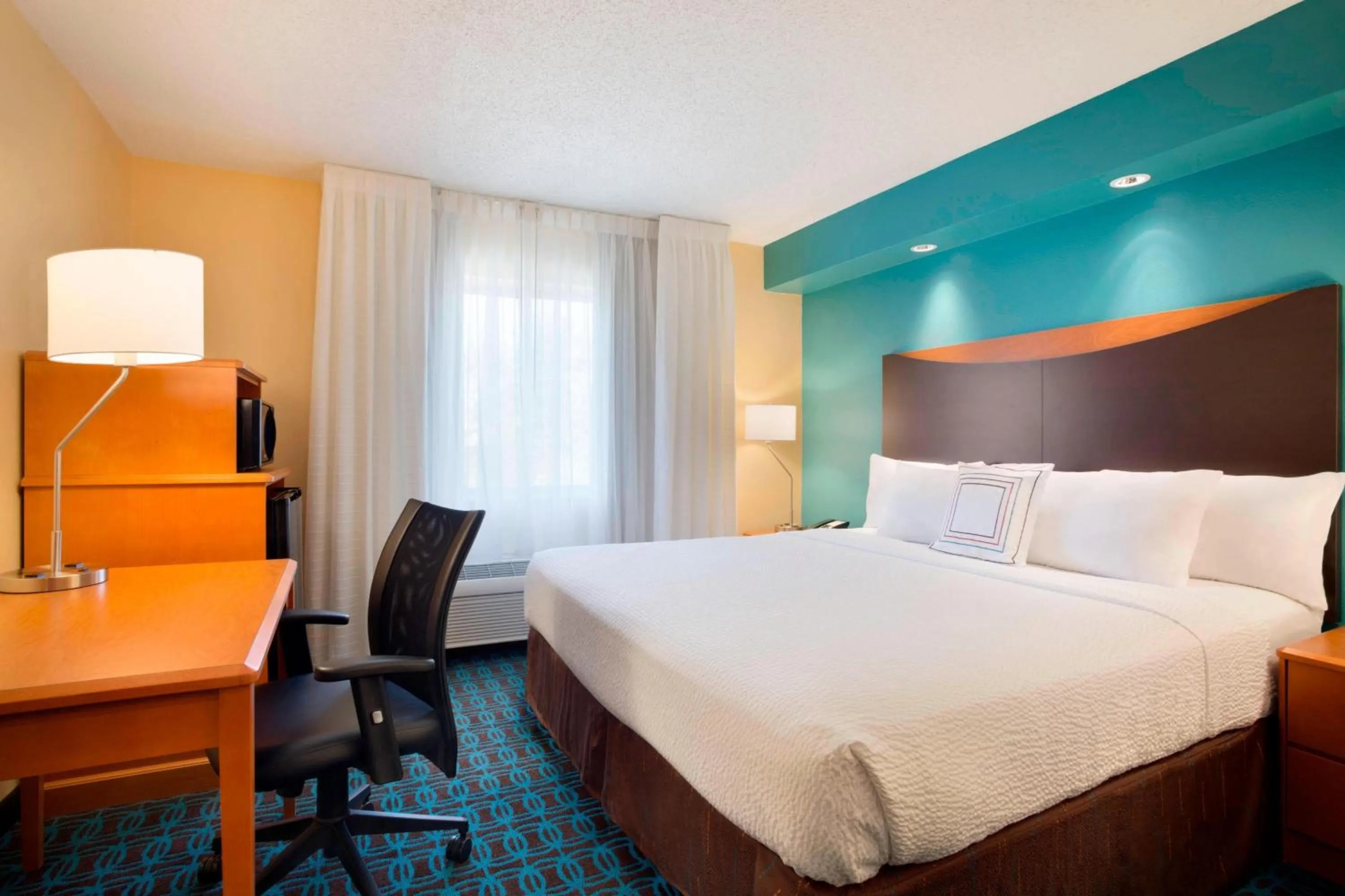 Photo of the whole room, Bed in Fairfield Inn & Suites Fort Worth University Drive