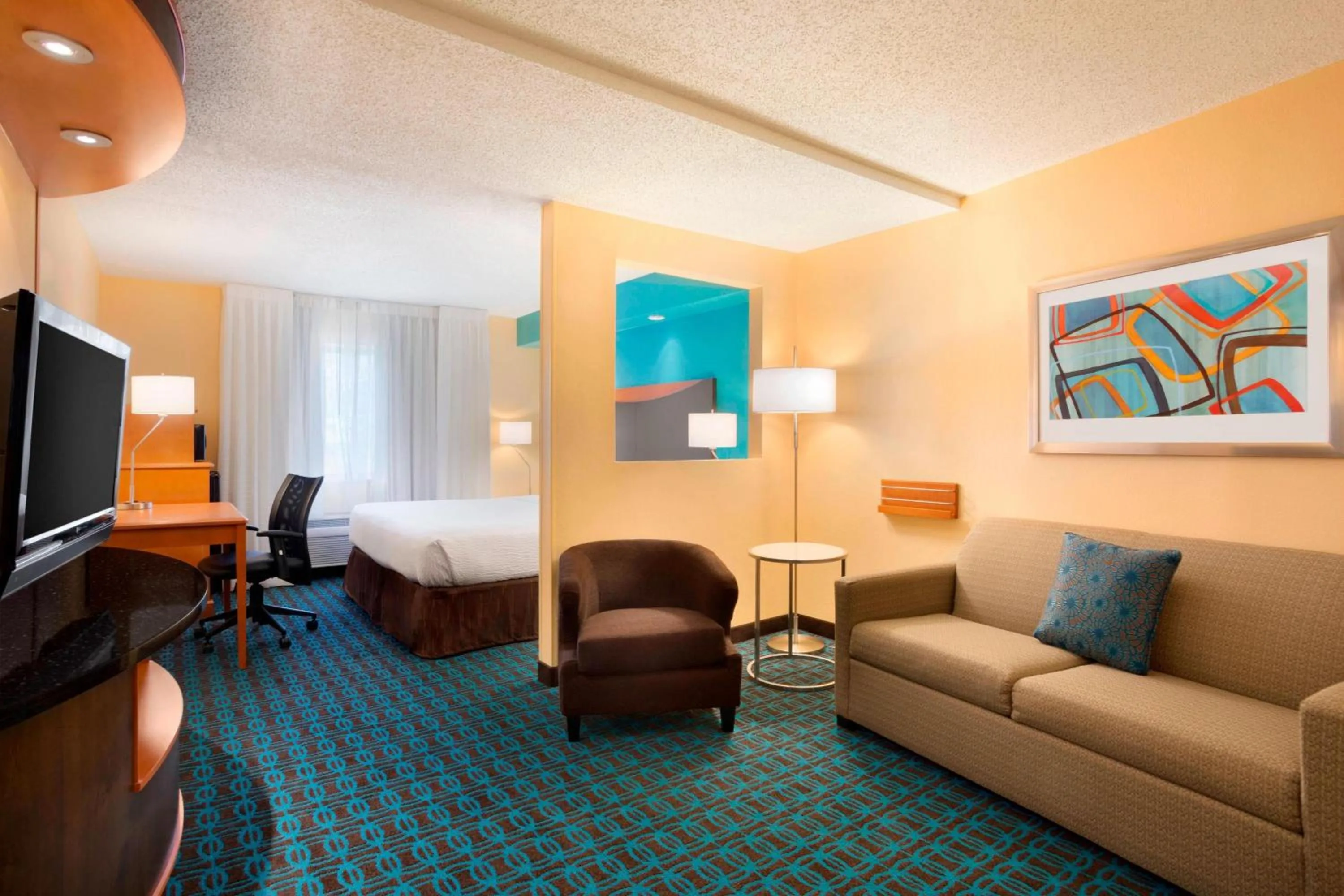 Photo of the whole room, Bed in Fairfield Inn & Suites Fort Worth University Drive